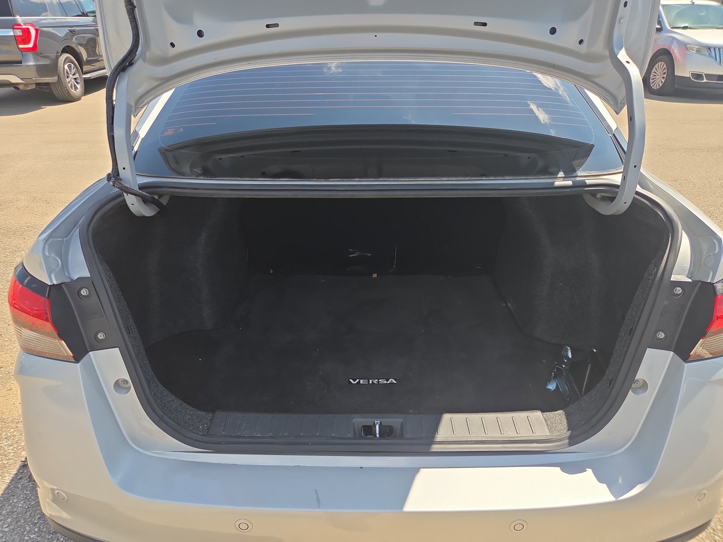 2021 Nissan Versa Sedan SV - Photo 14