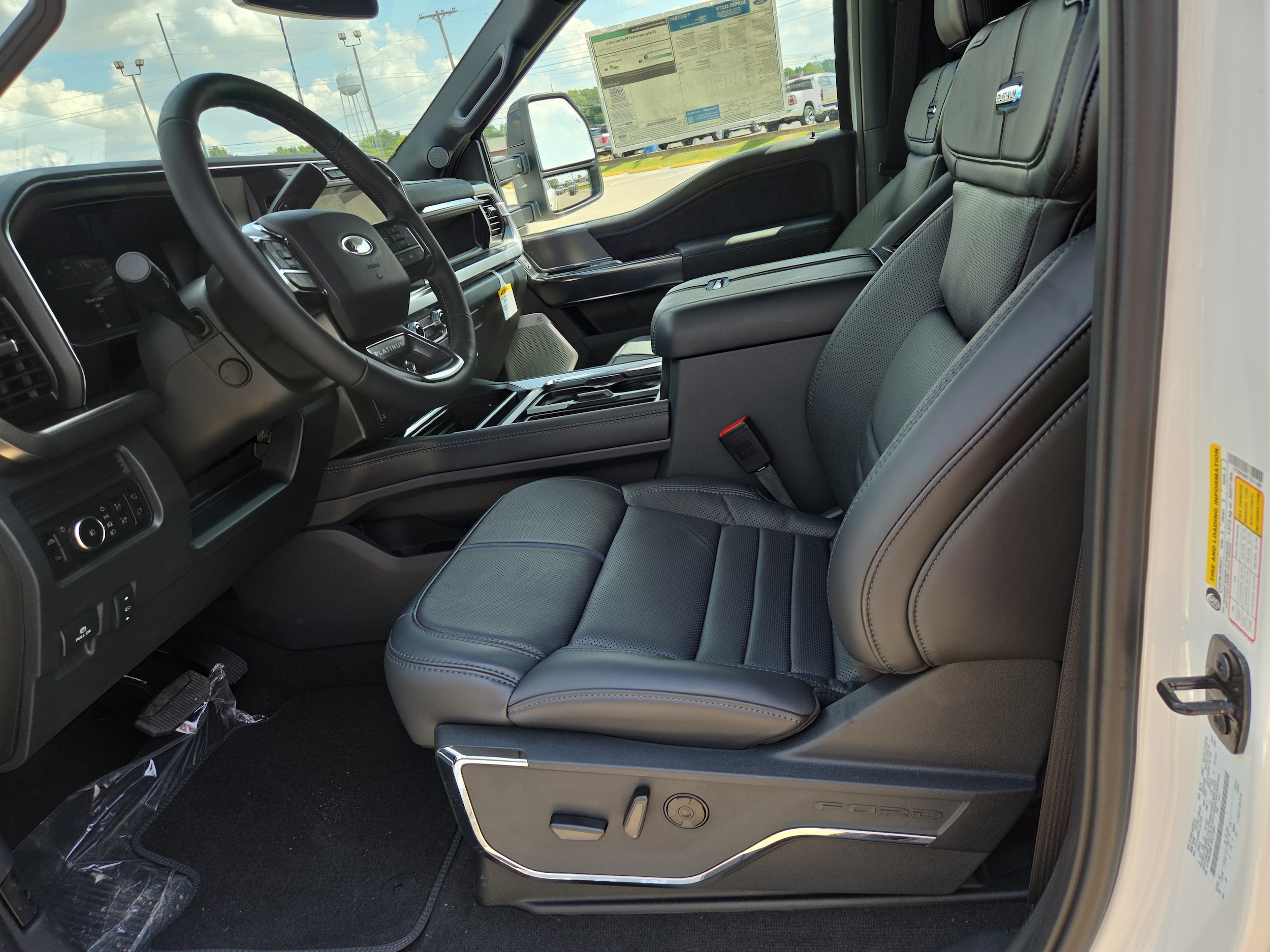 2026 Ford F-250 Super Duty Platinum - Photo 6