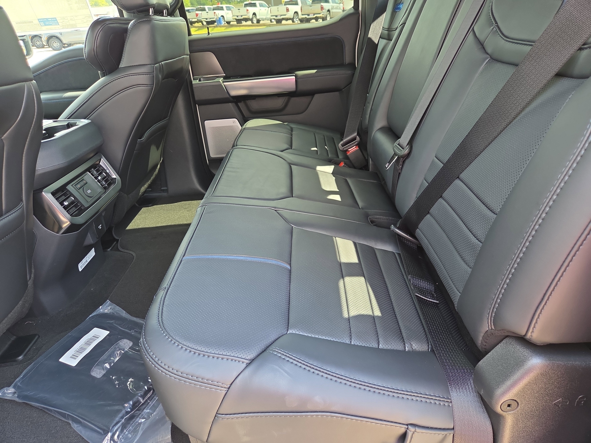 2026 Ford F-250 Super Duty Platinum - Photo 4