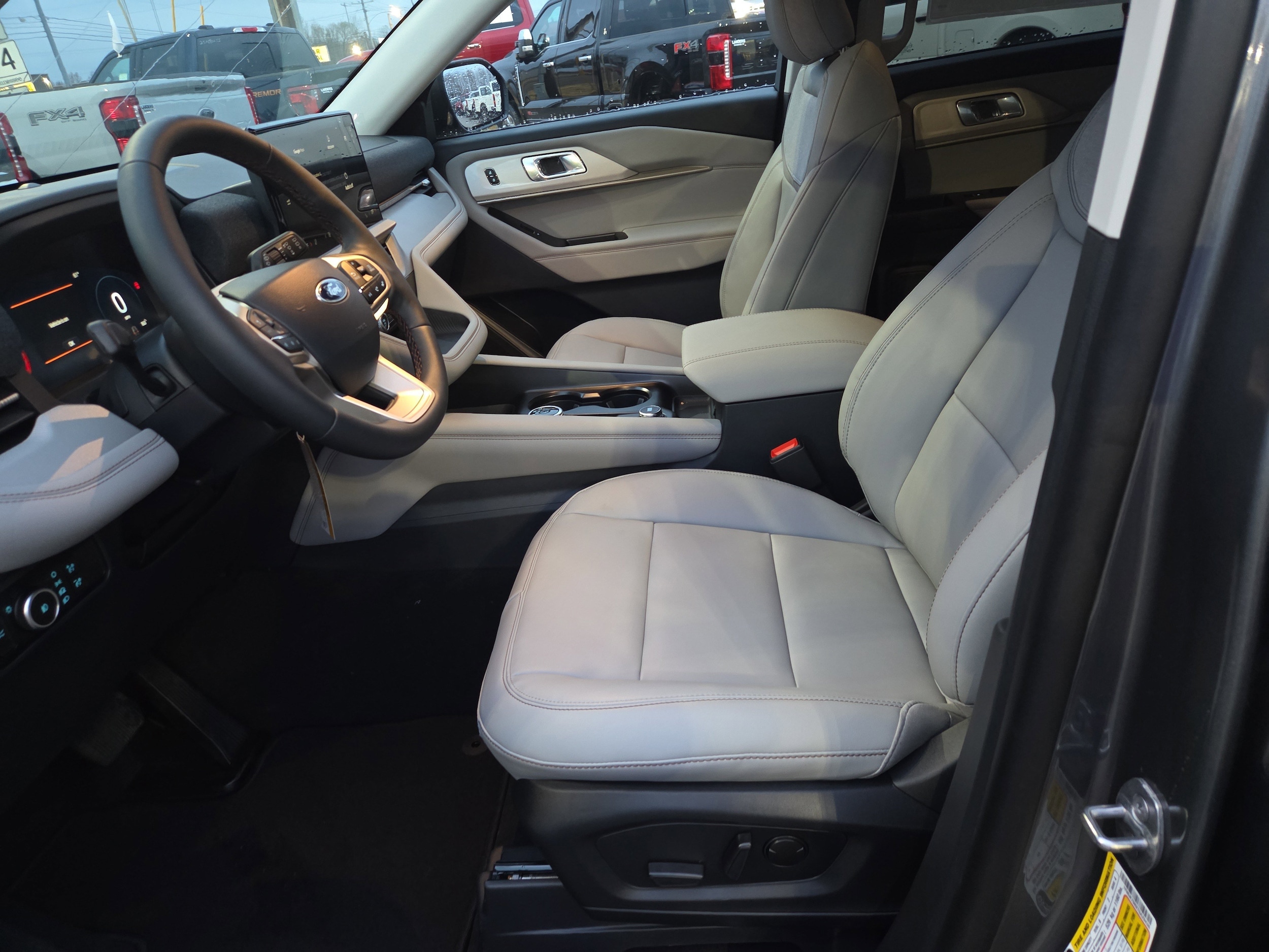 2026 Ford Explorer Active - Photo 7