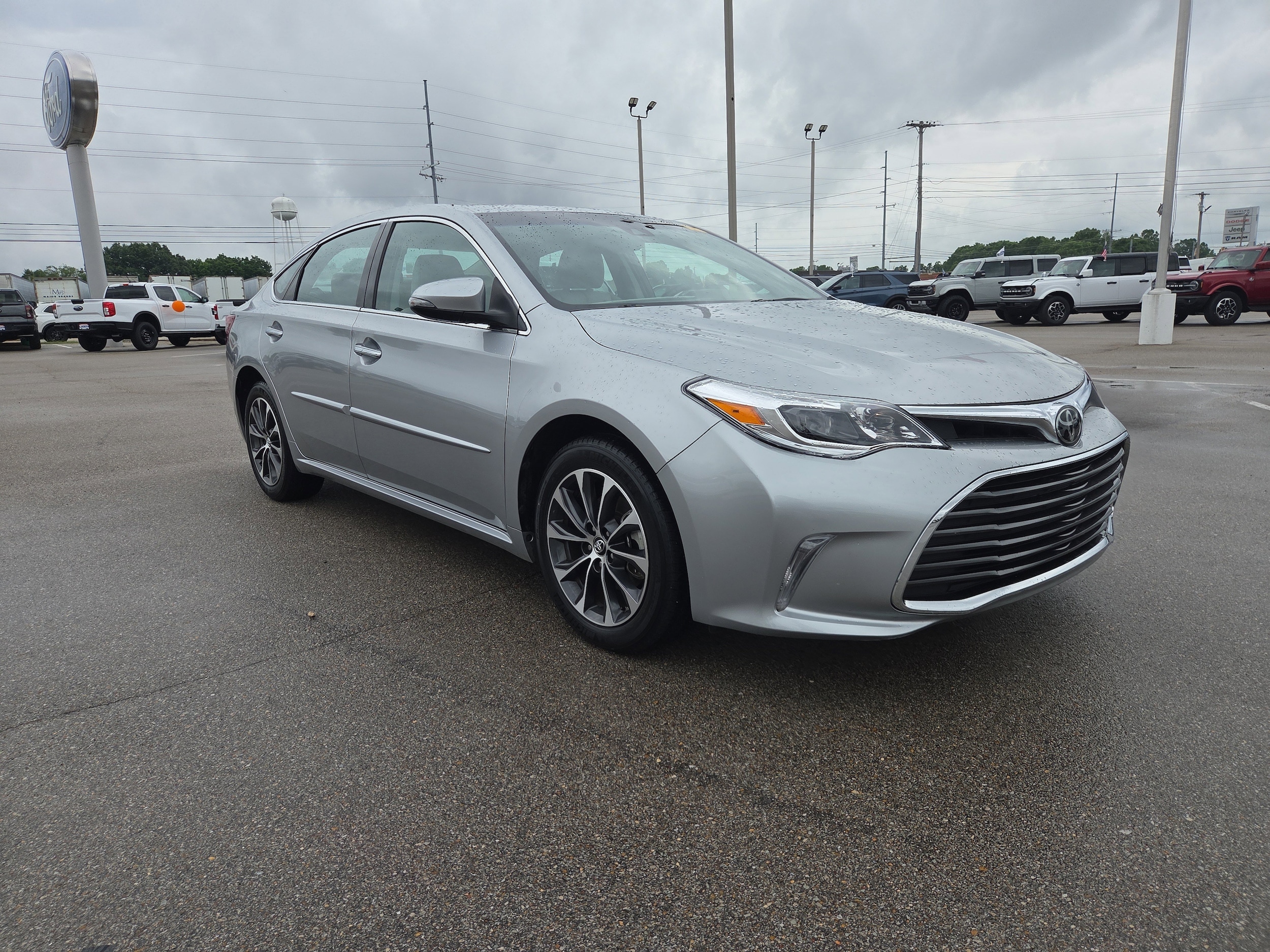 2017 Toyota Avalon XLE Premium's photo