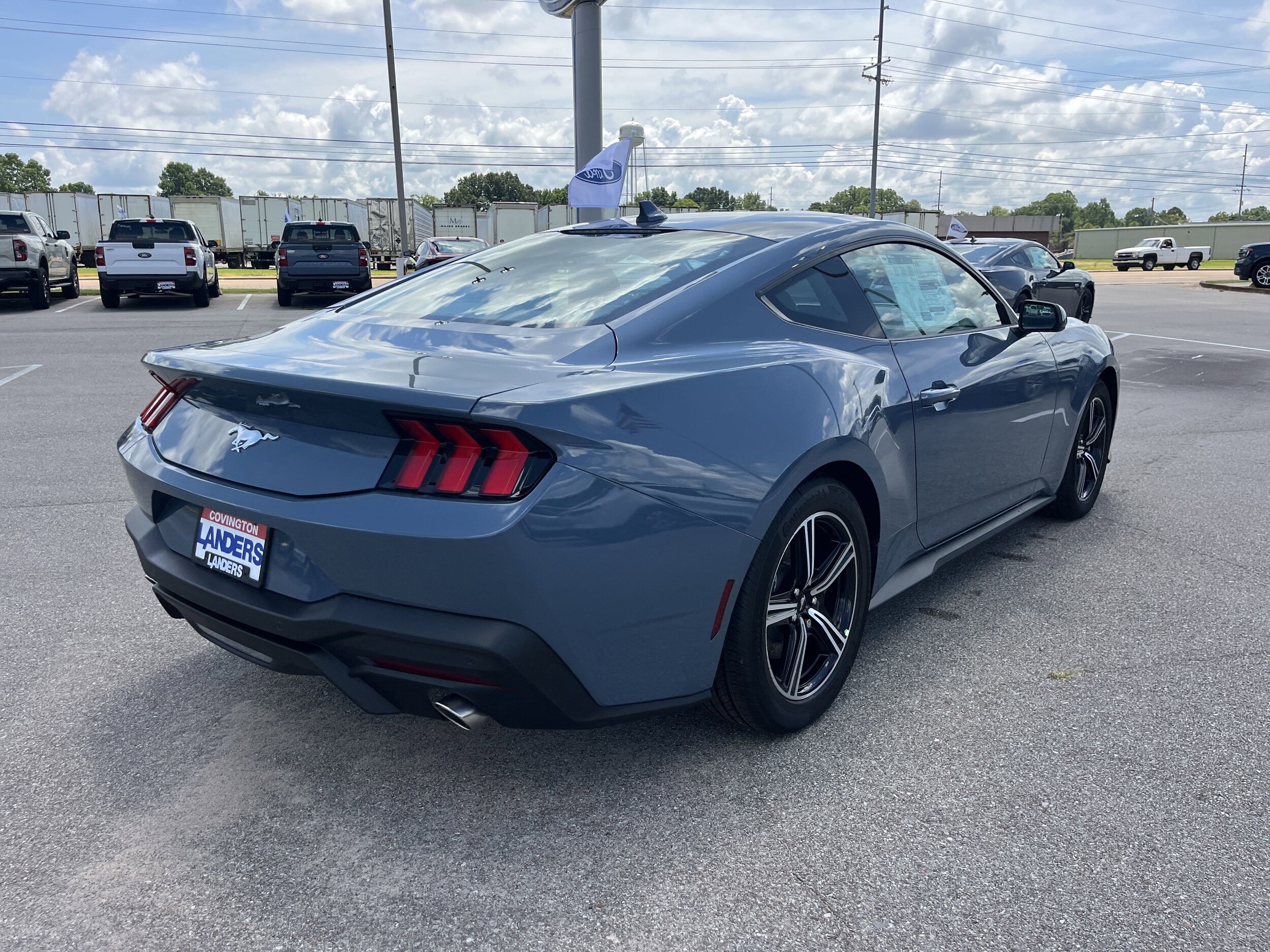 2025 Ford Mustang EcoBoost photo 3