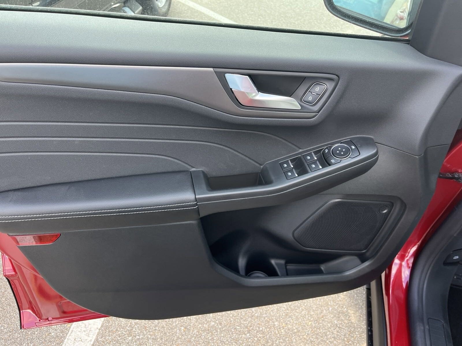 2024 Ford Escape Plug-In Hybrid photo 4