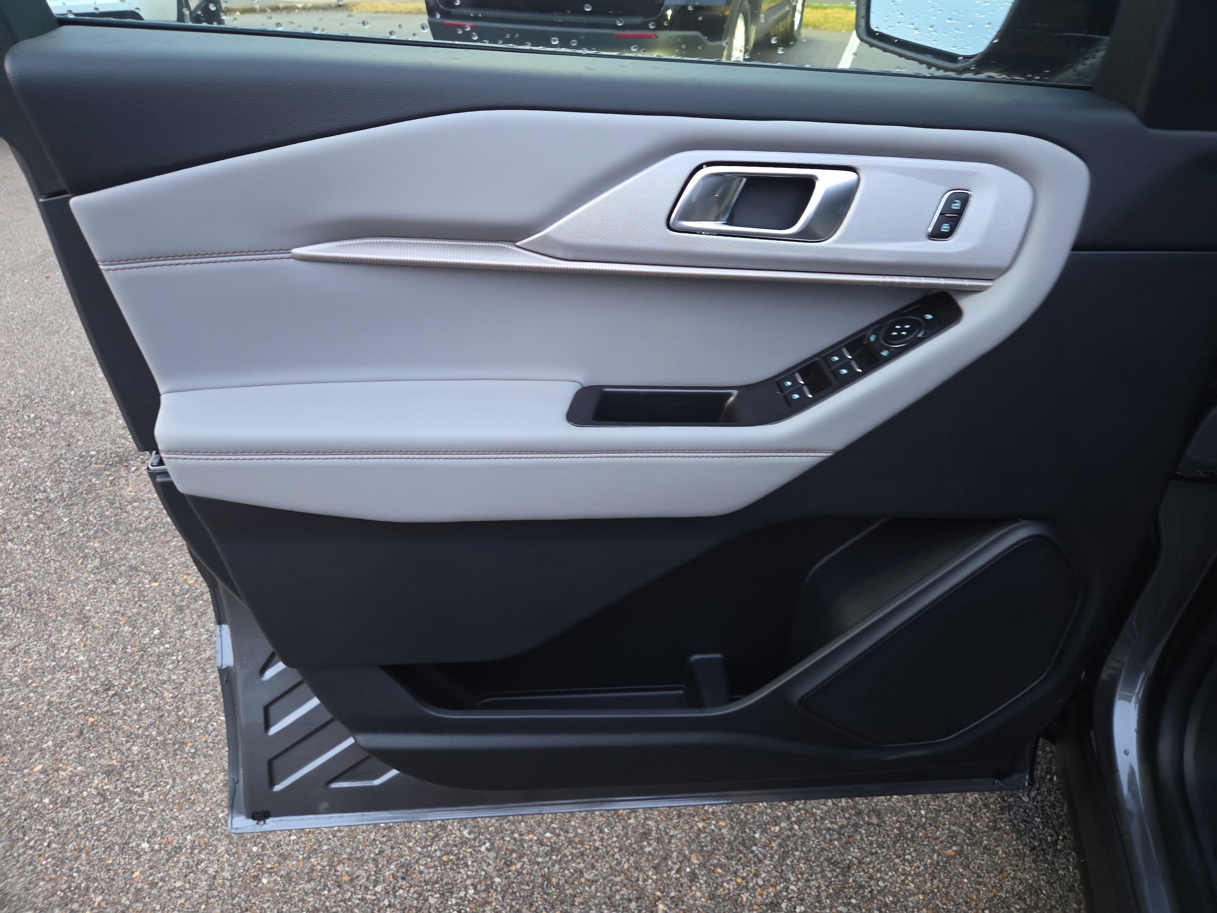 2026 Ford Explorer Active - Photo 8