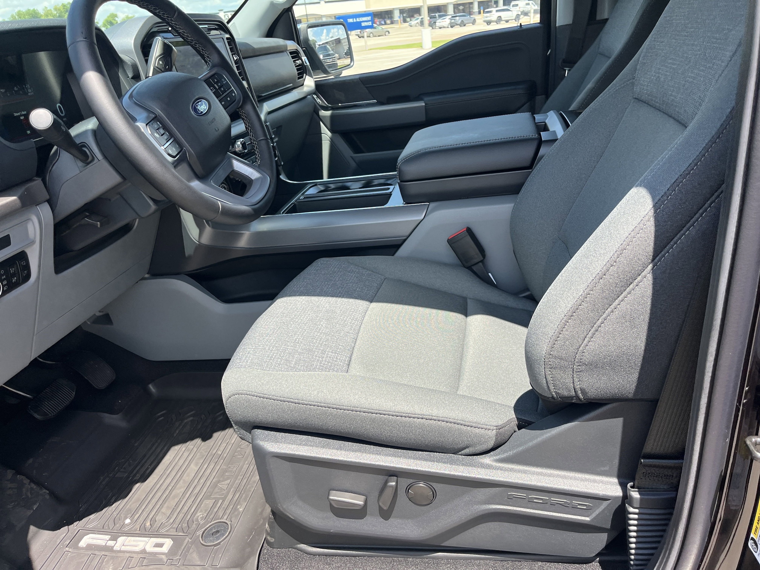 2025 Ford F-150 XLT - Photo 6