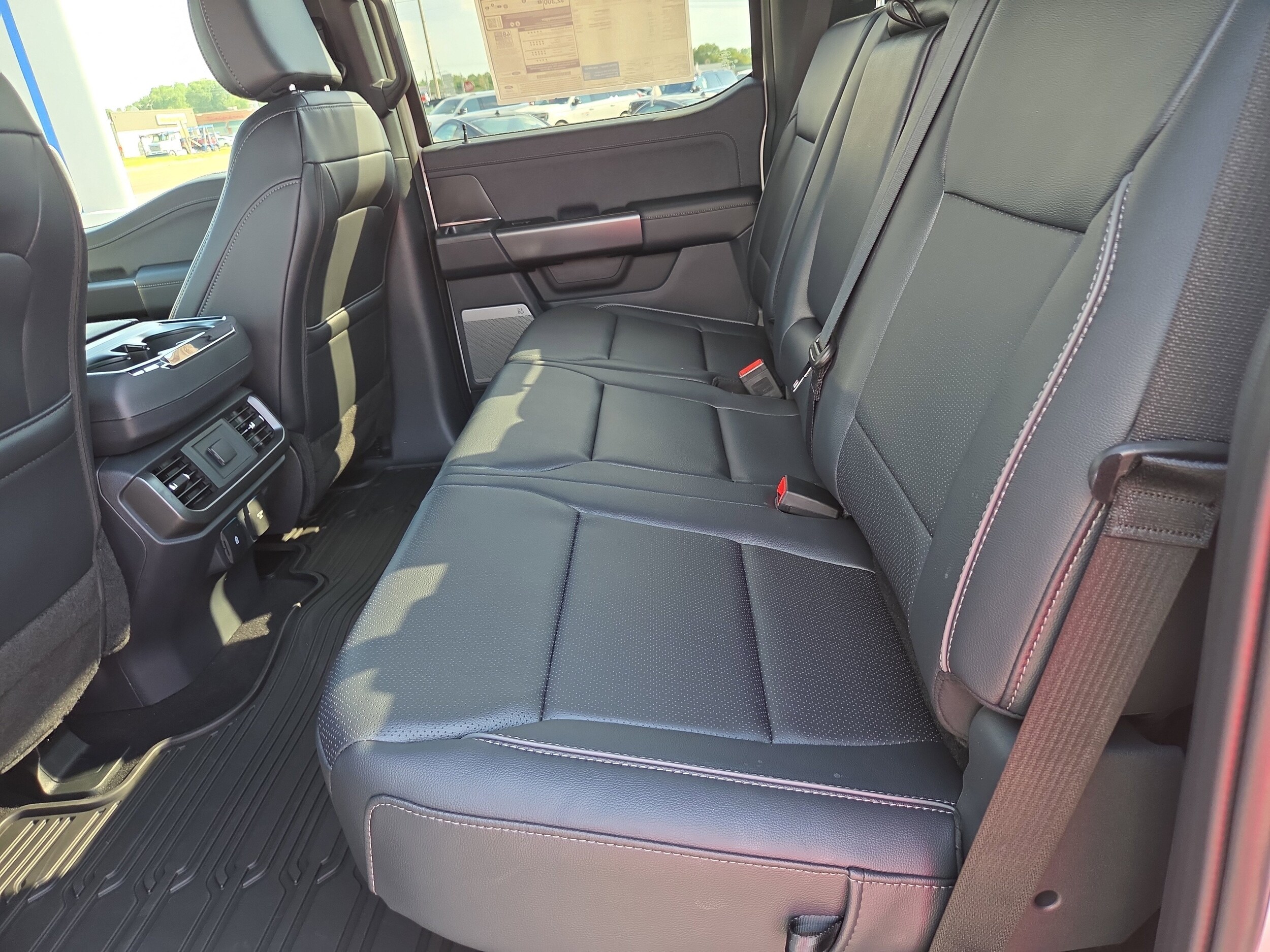 2025 Ford F-150 Lariat photo 4