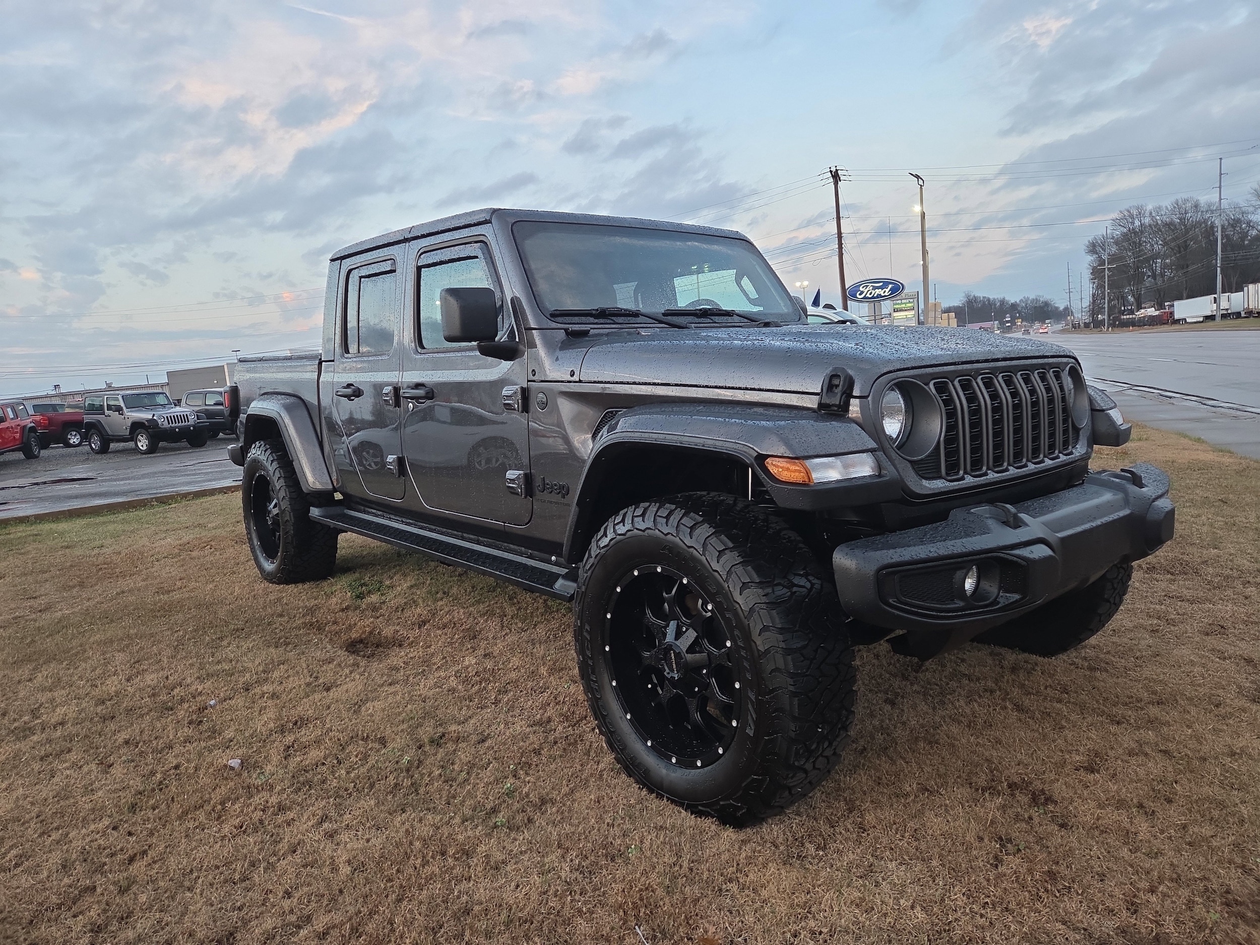2025 Jeep Gladiator Nighthawk's photo