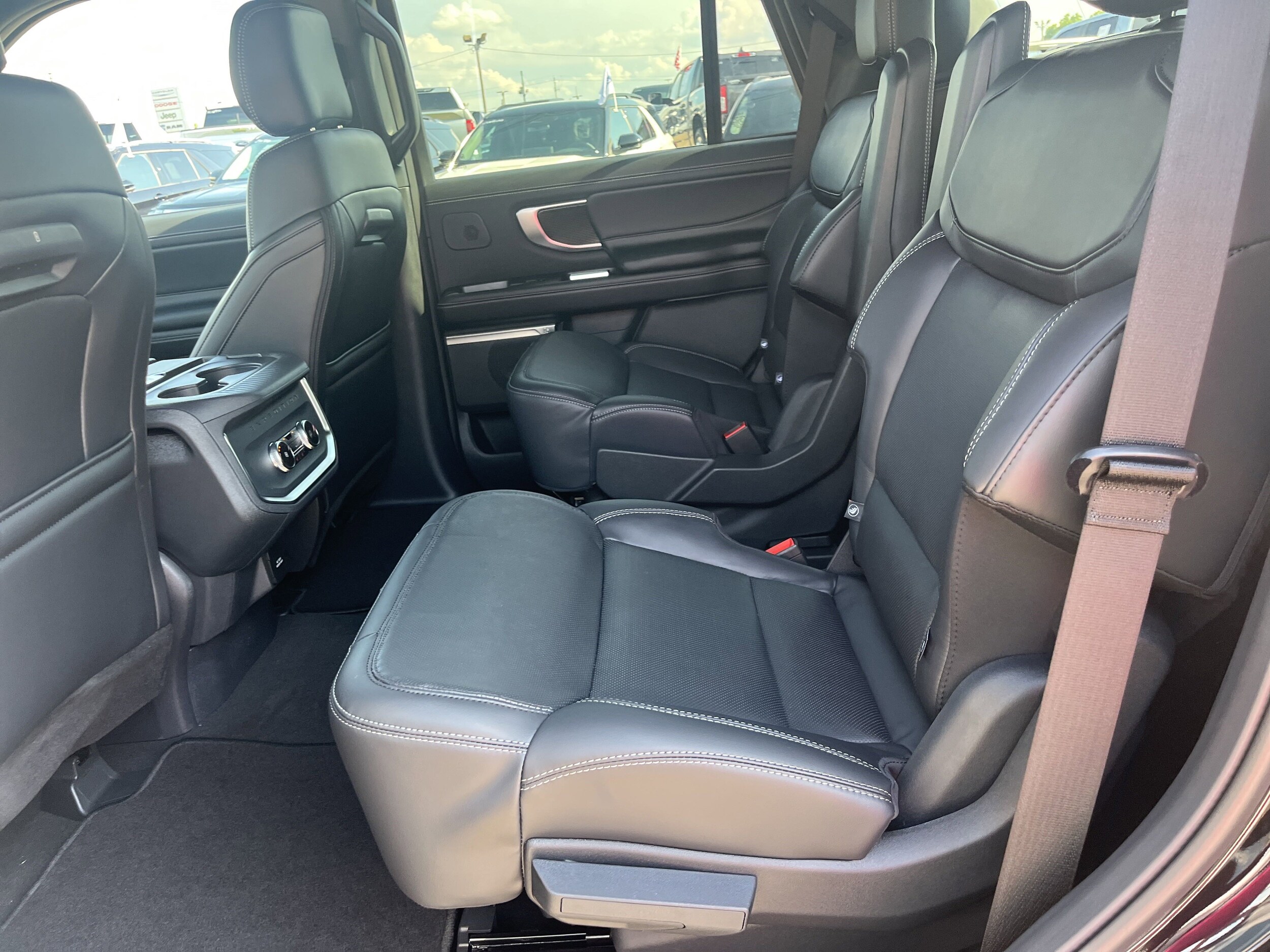 2025 Ford Expedition Platinum photo 4