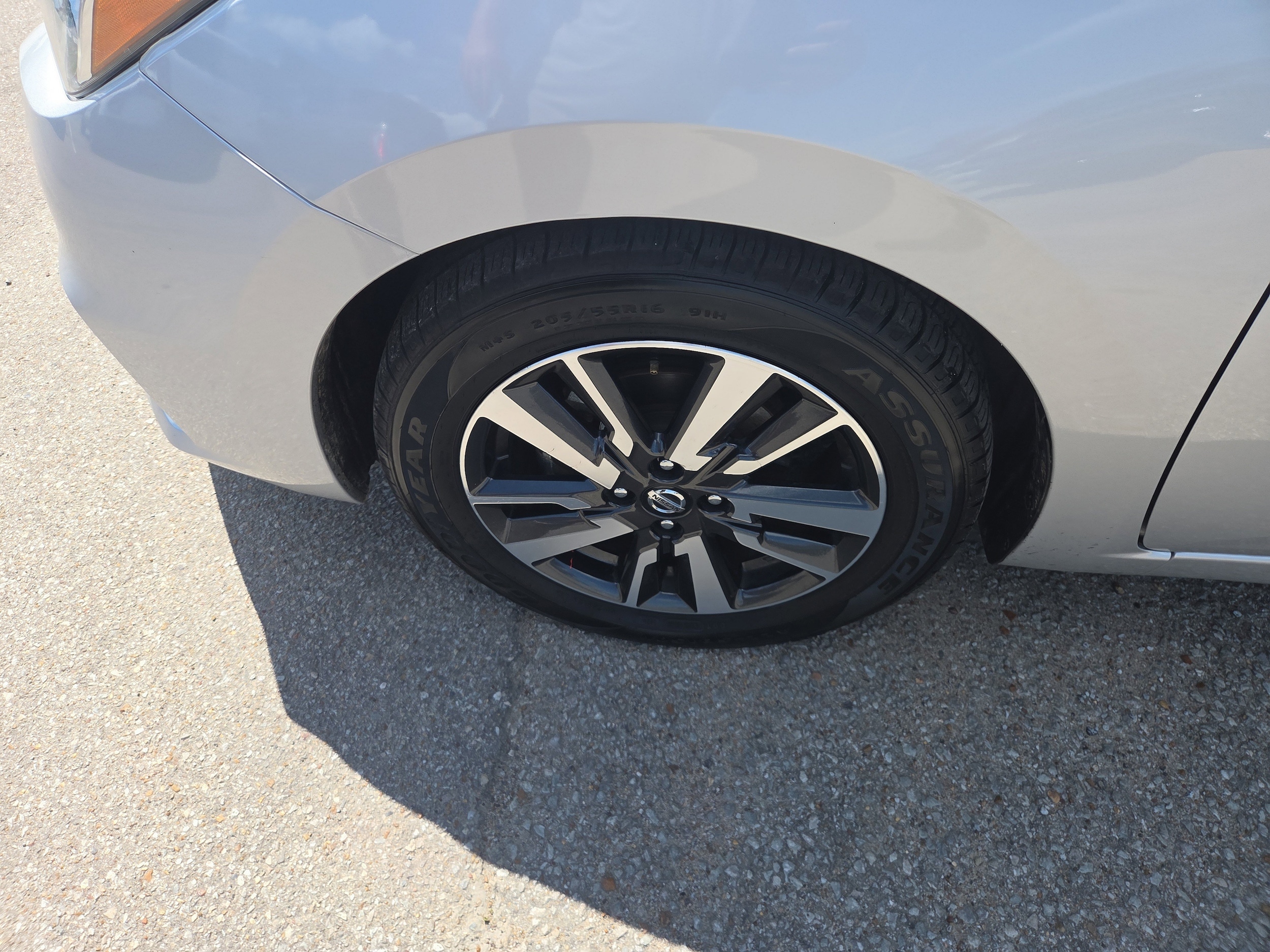 2021 Nissan Versa Sedan SV - Photo 9