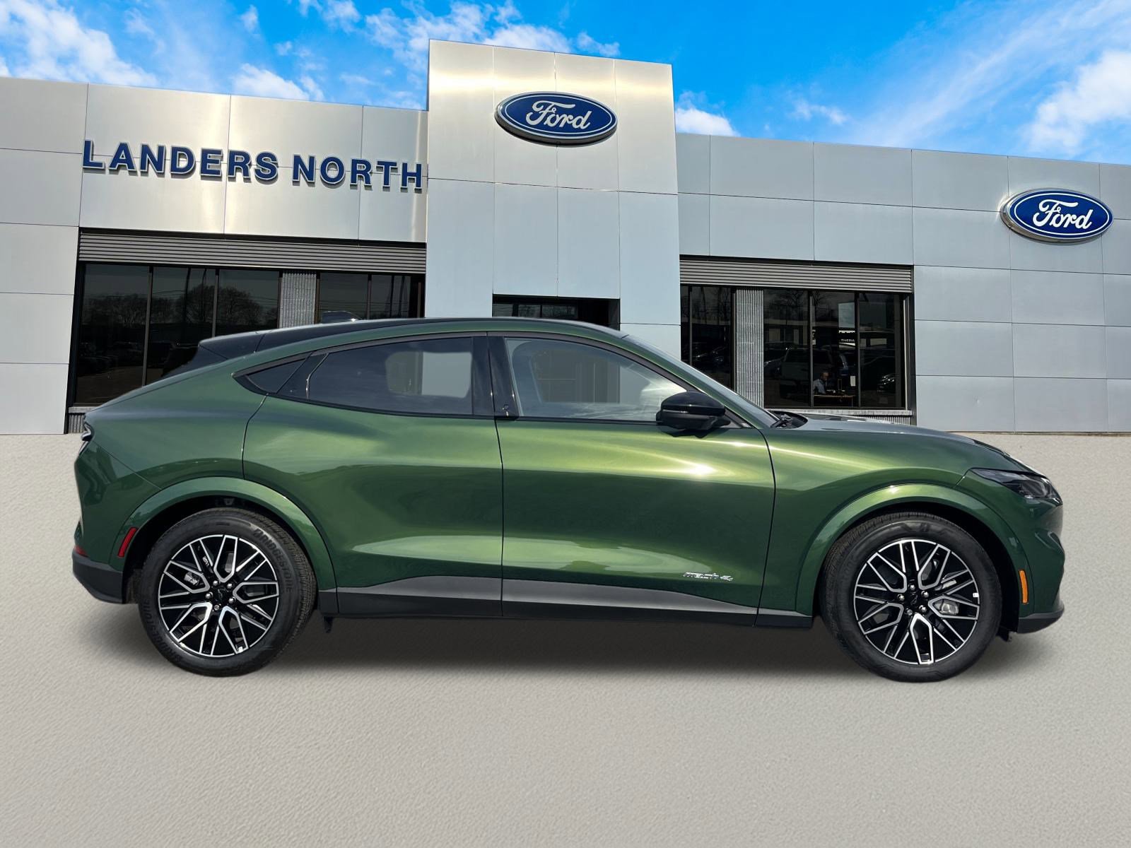 2025 Ford Mustang Mach-E Premium photo 2