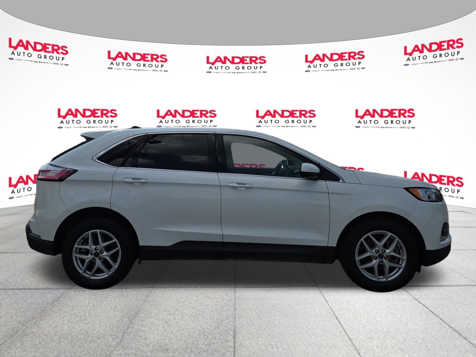 2022 Ford Edge SEL photo 2