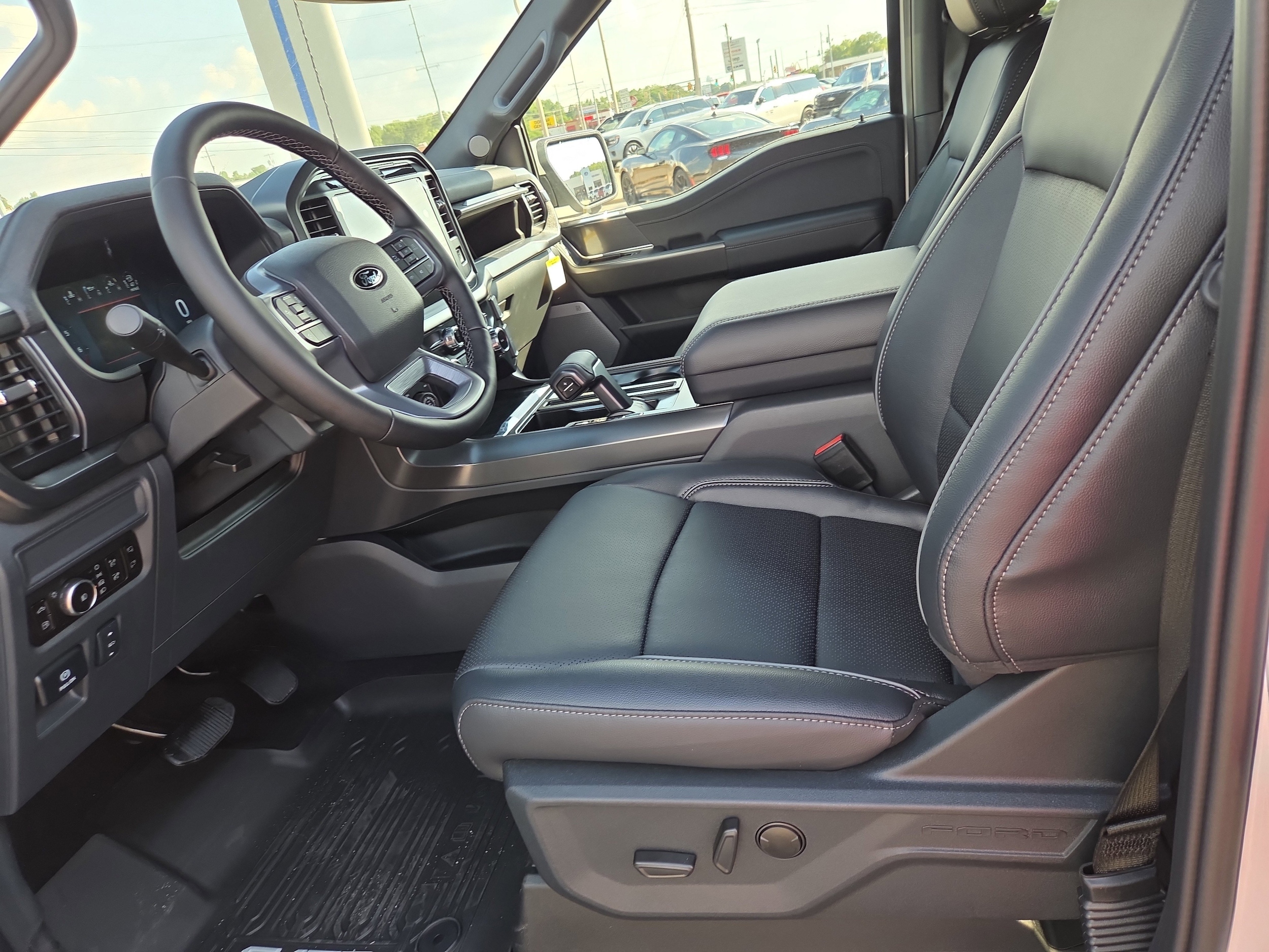 2025 Ford F-150 Lariat - Photo 6