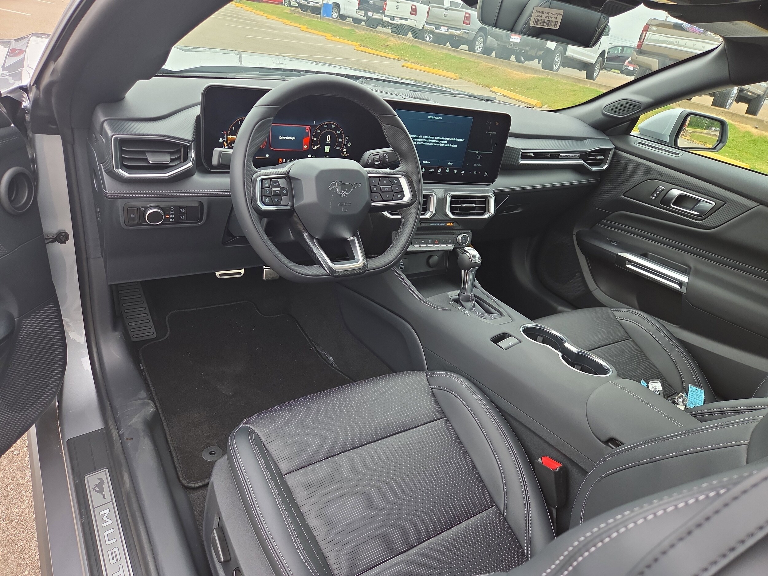 2025 Ford Mustang EcoBoost Premium photo 4
