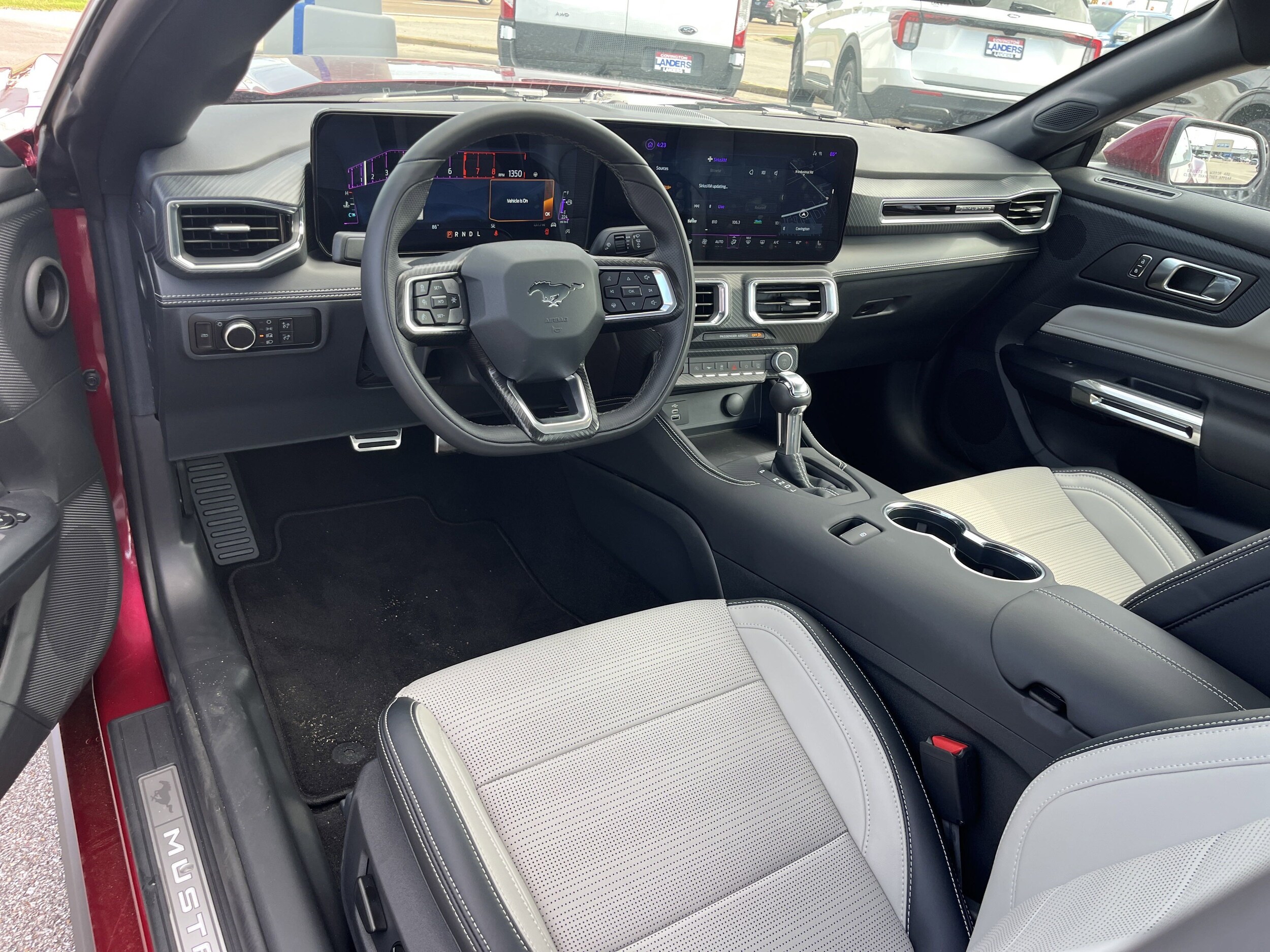 2025 Ford Mustang EcoBoost Premium photo 4