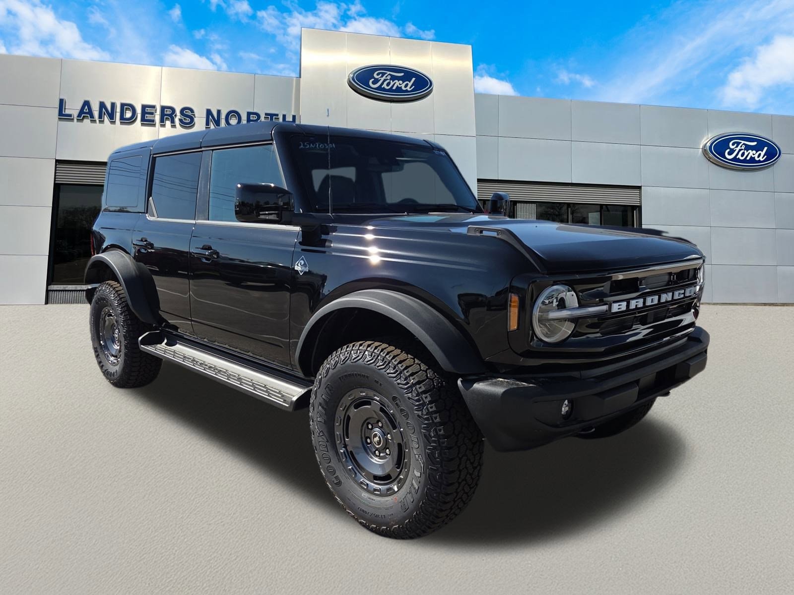 2025 Ford Bronco 4-Door Outer Banks's photo