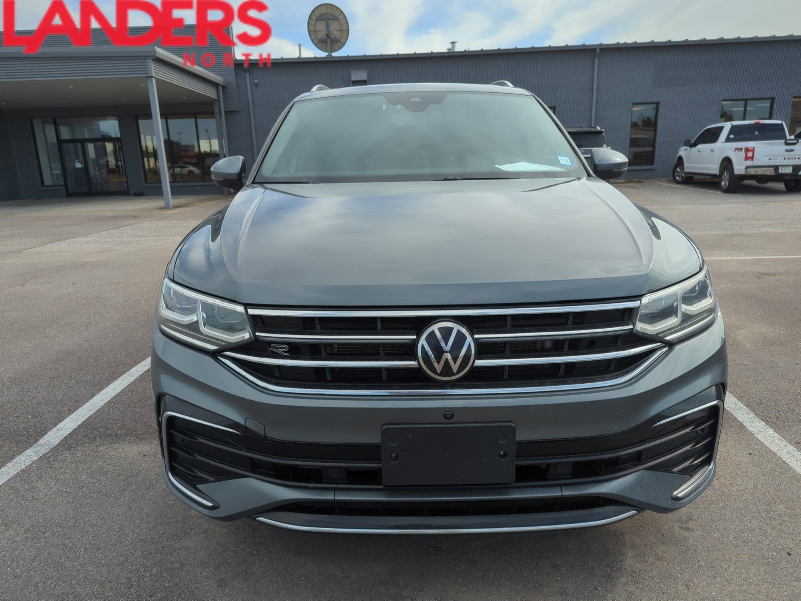 Used 2022 Volkswagen Tiguan SEL R-LINE with VIN 3VV4B7AX1NM063839 for sale in Covington, TN