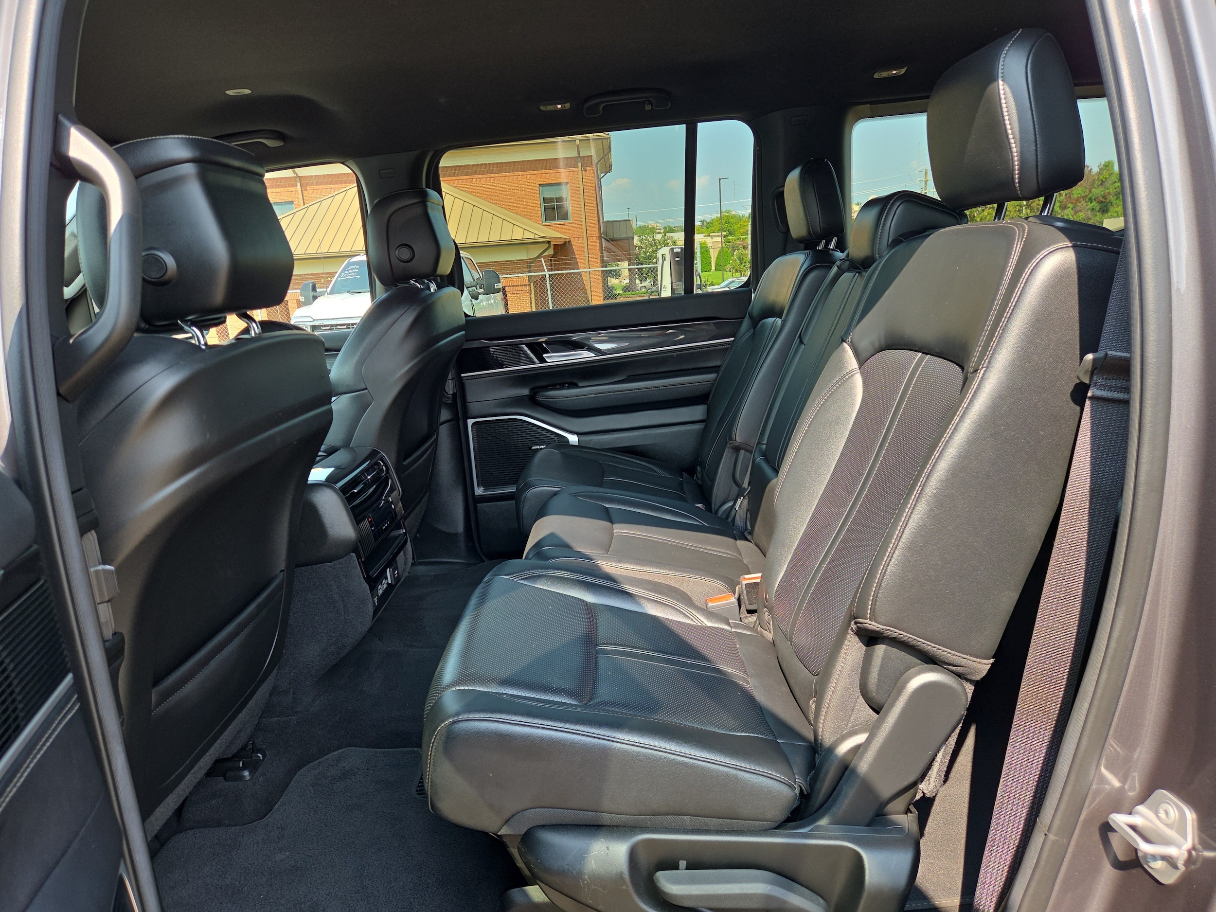2022 Jeep Wagoneer Series I - Photo 11