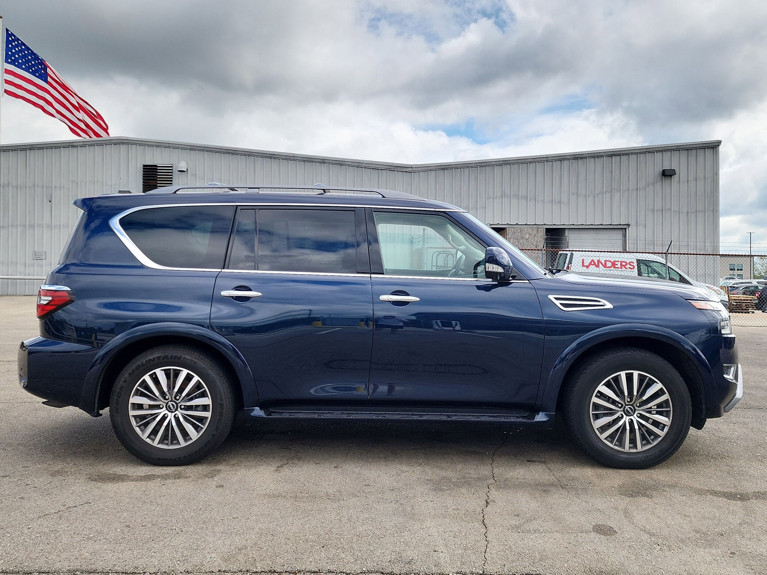 2023 Nissan Armada SL photo 2