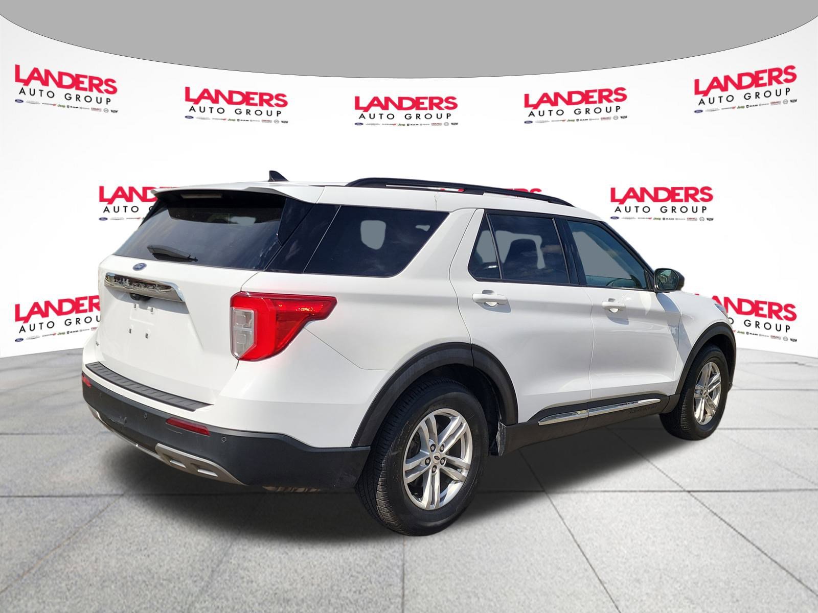 2023 Ford Explorer XLT photo 2