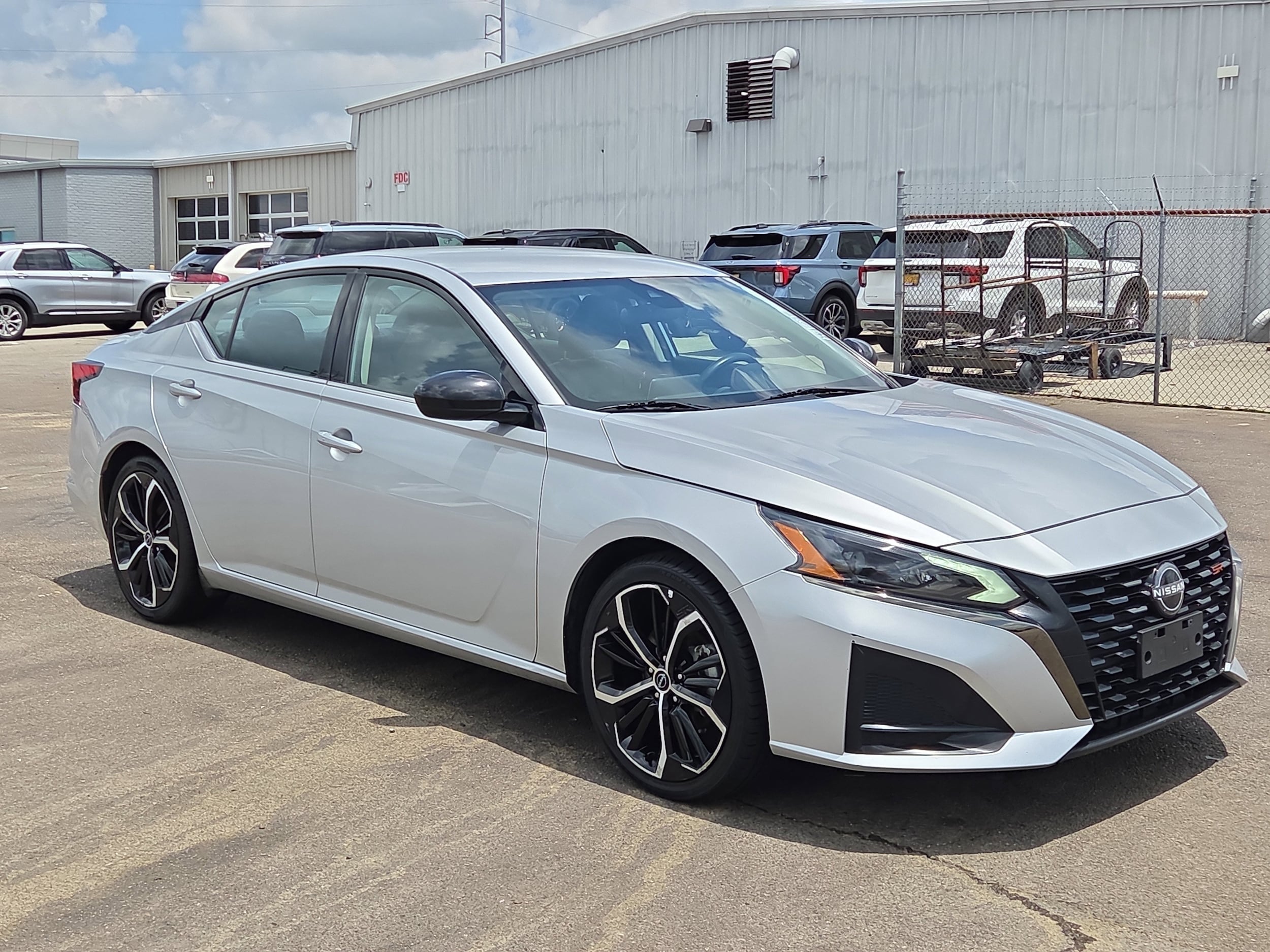 2024 Nissan Altima 2.5 SR's photo