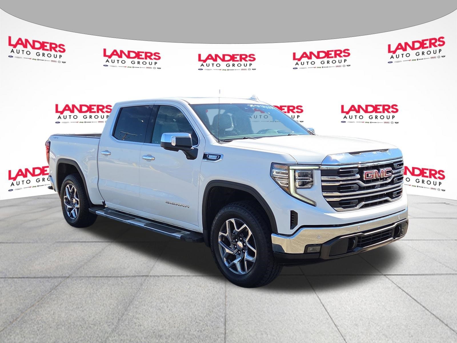 2024 GMC Sierra 4WD Crew Cab Short Box SLT's photo