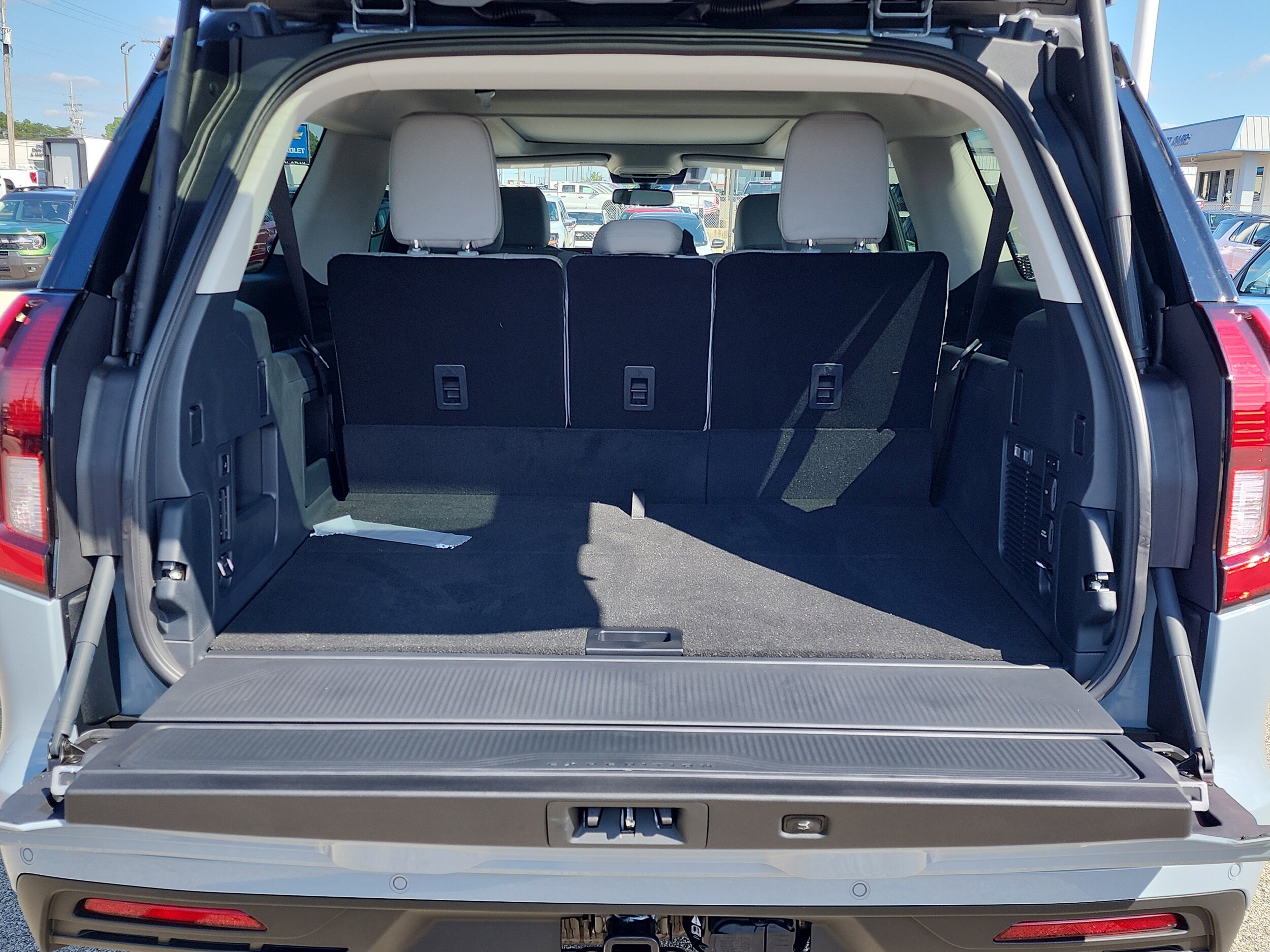 2025 Ford Expedition MAX photo 3