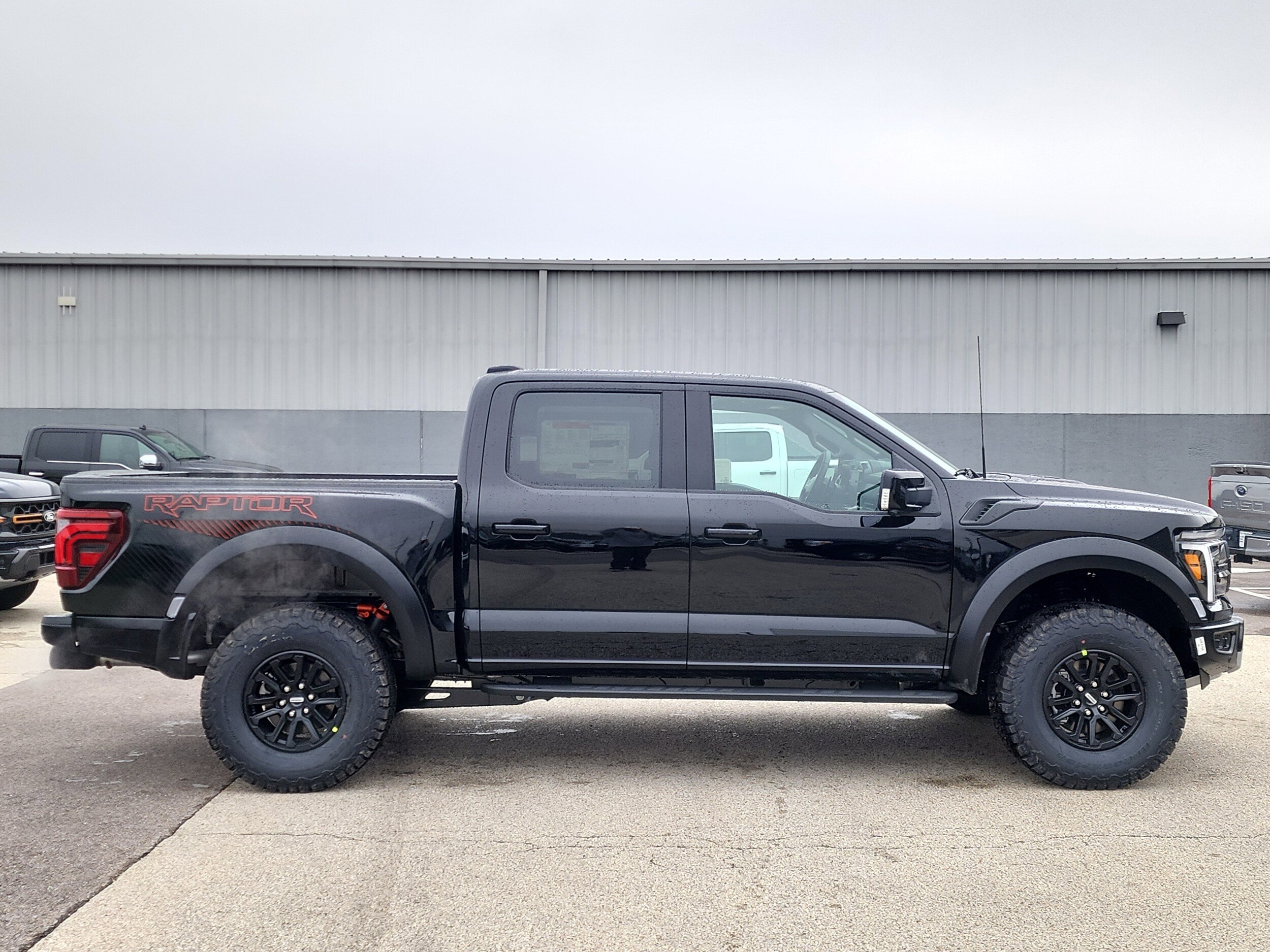 2025 Ford F-150 Raptor photo 2