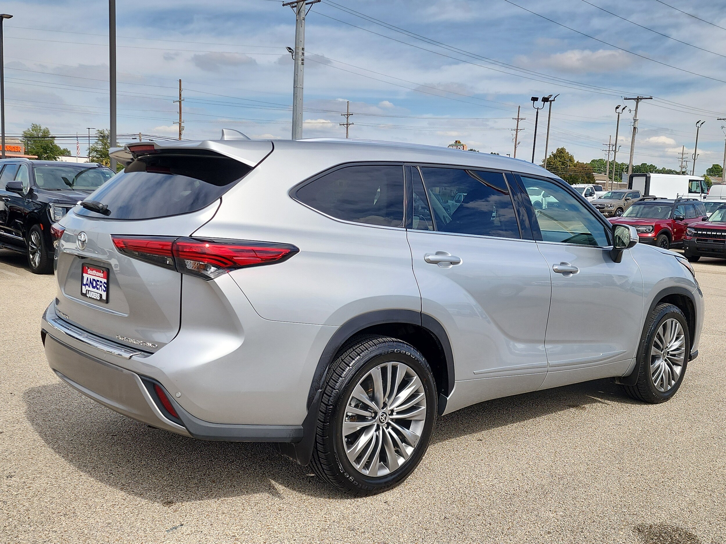 2021 Toyota Highlander Platinum photo 3