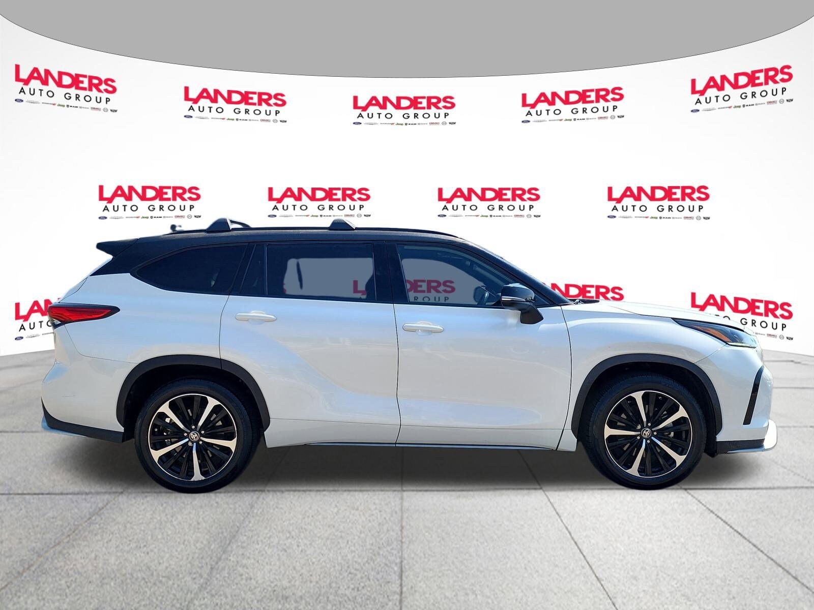 2021 Toyota Highlander XSE photo 2