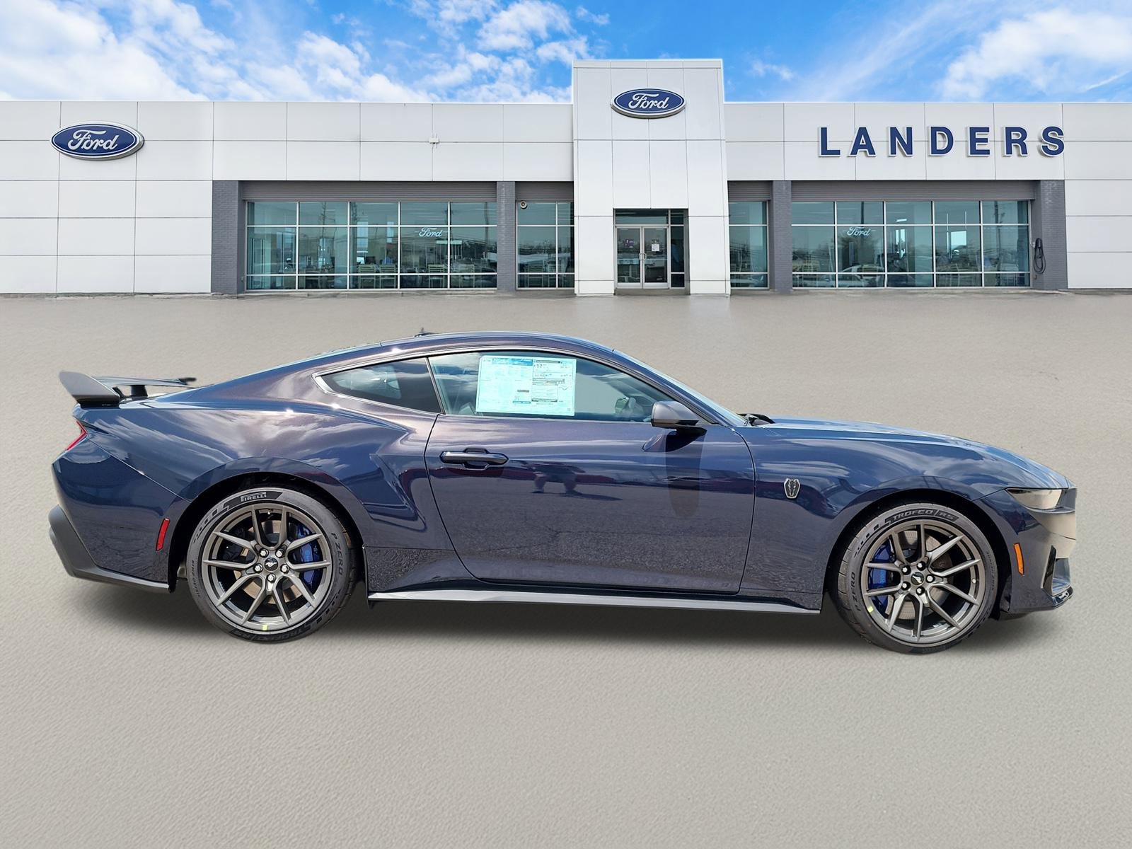 2025 Ford Mustang Dark Horse Deluxe photo 2