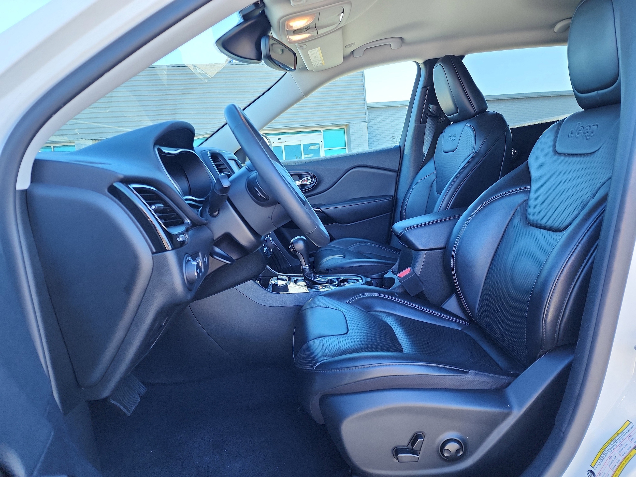 Image of 2023 Jeep Cherokee Altitude Lux SUV