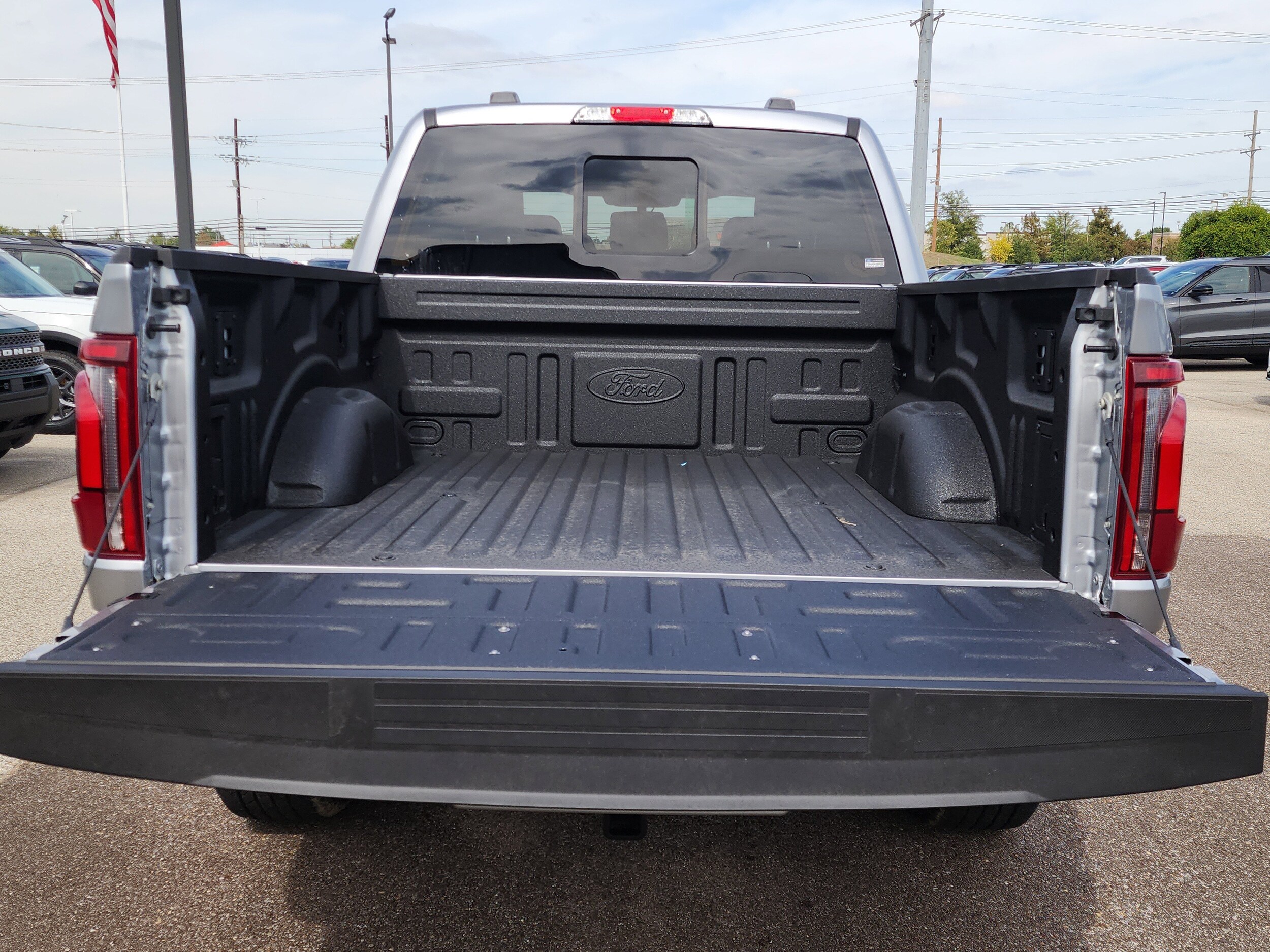 2025 Ford F-150 Lariat photo 4