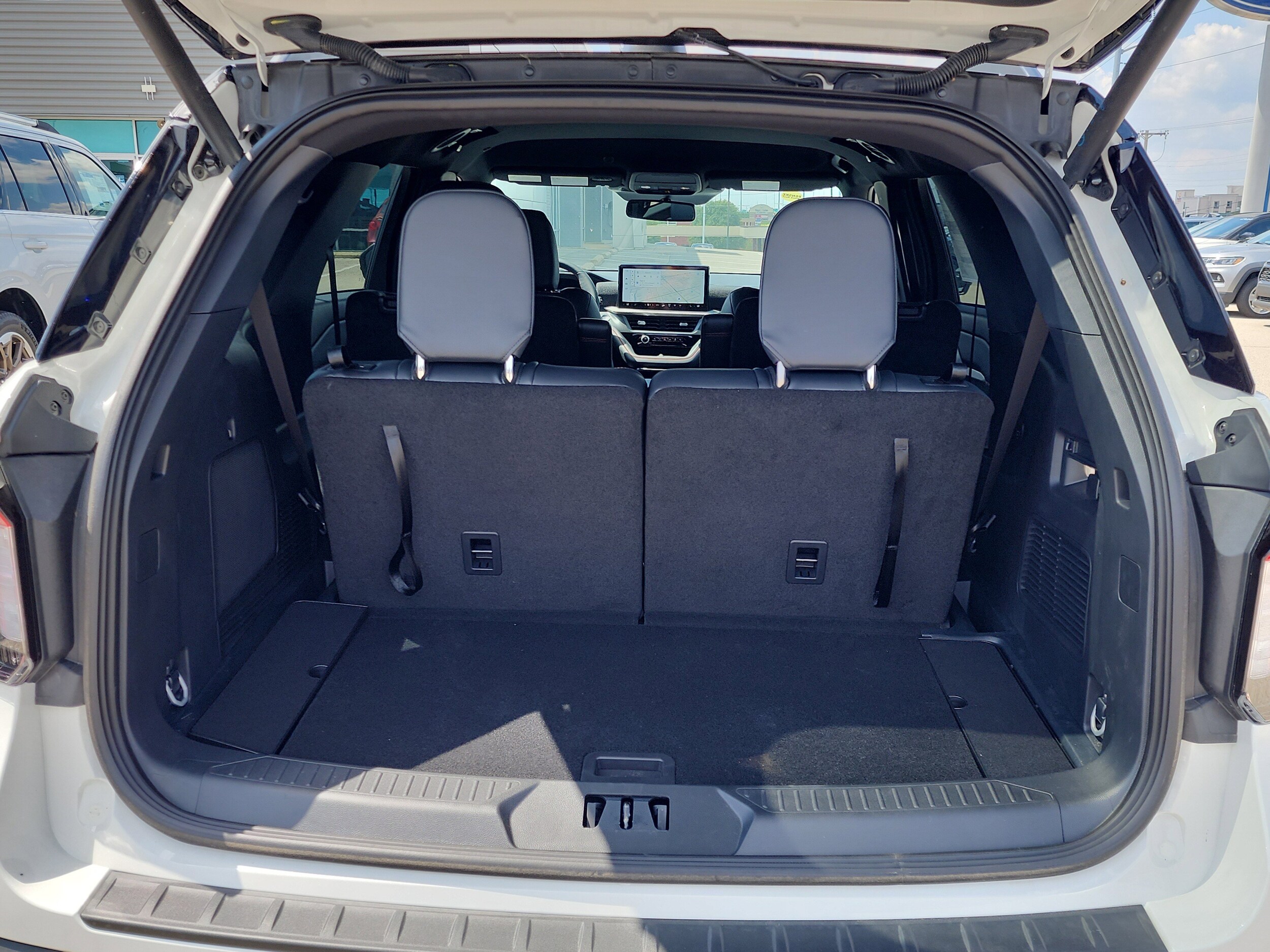 2025 Ford Explorer ST-Line photo 4