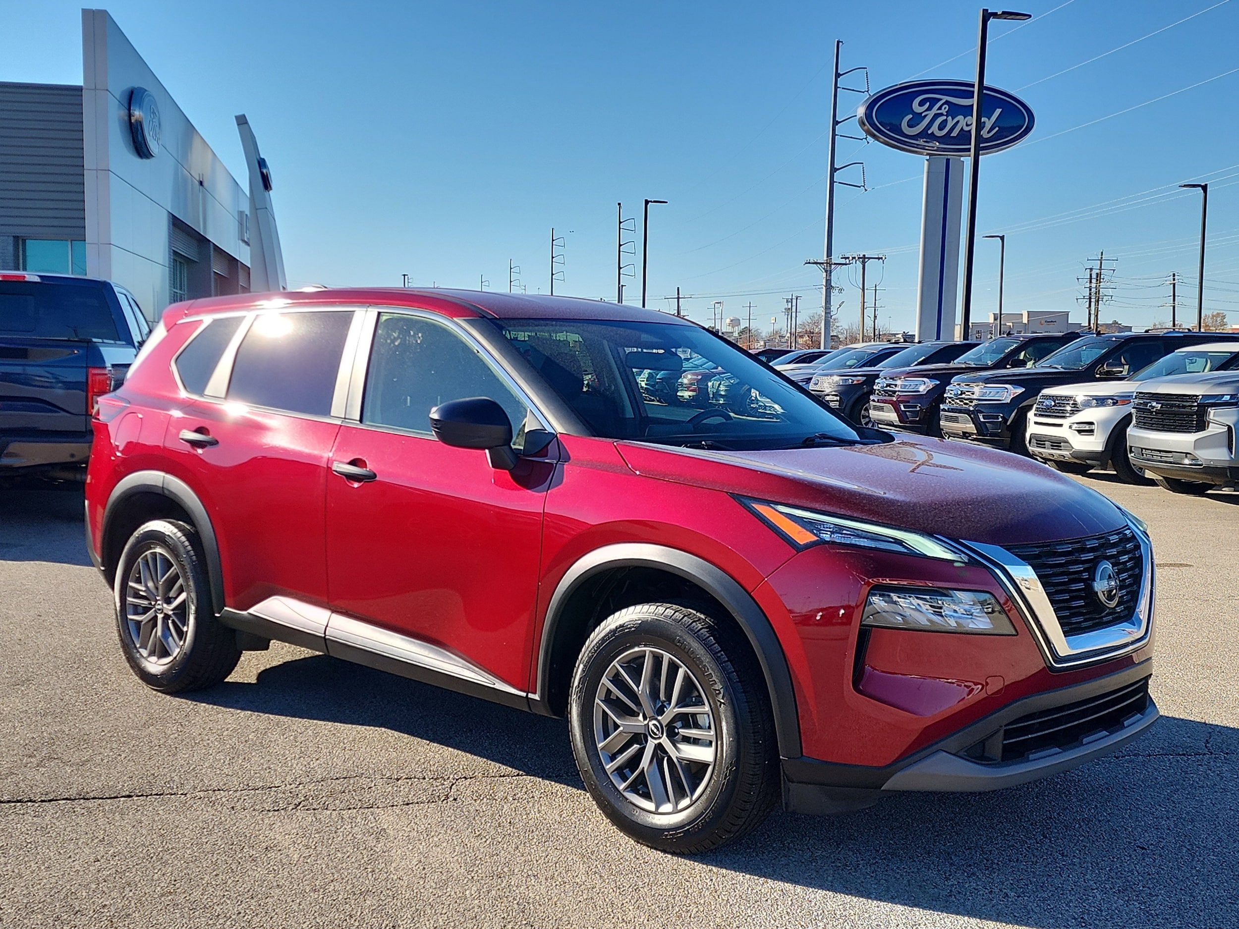 2023 Nissan Rogue S's photo