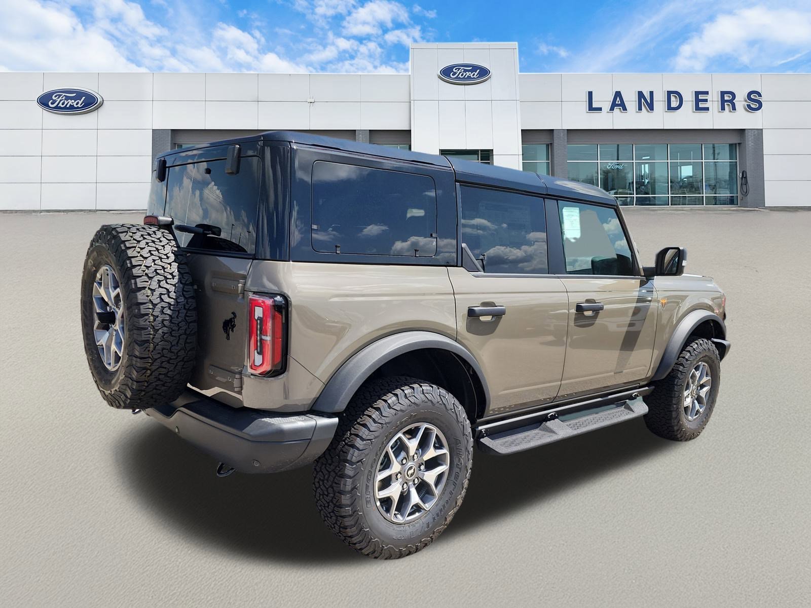 2025 Ford Bronco Badlands photo 2