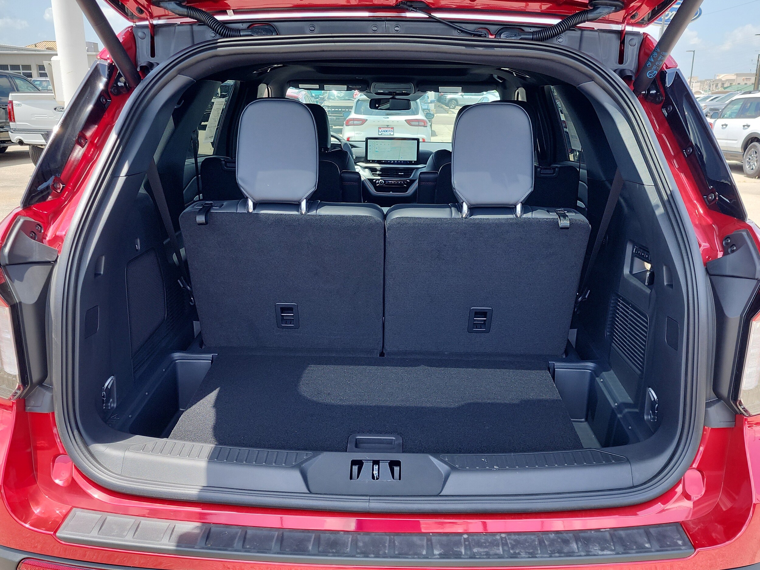 2025 Ford Explorer ST photo 4