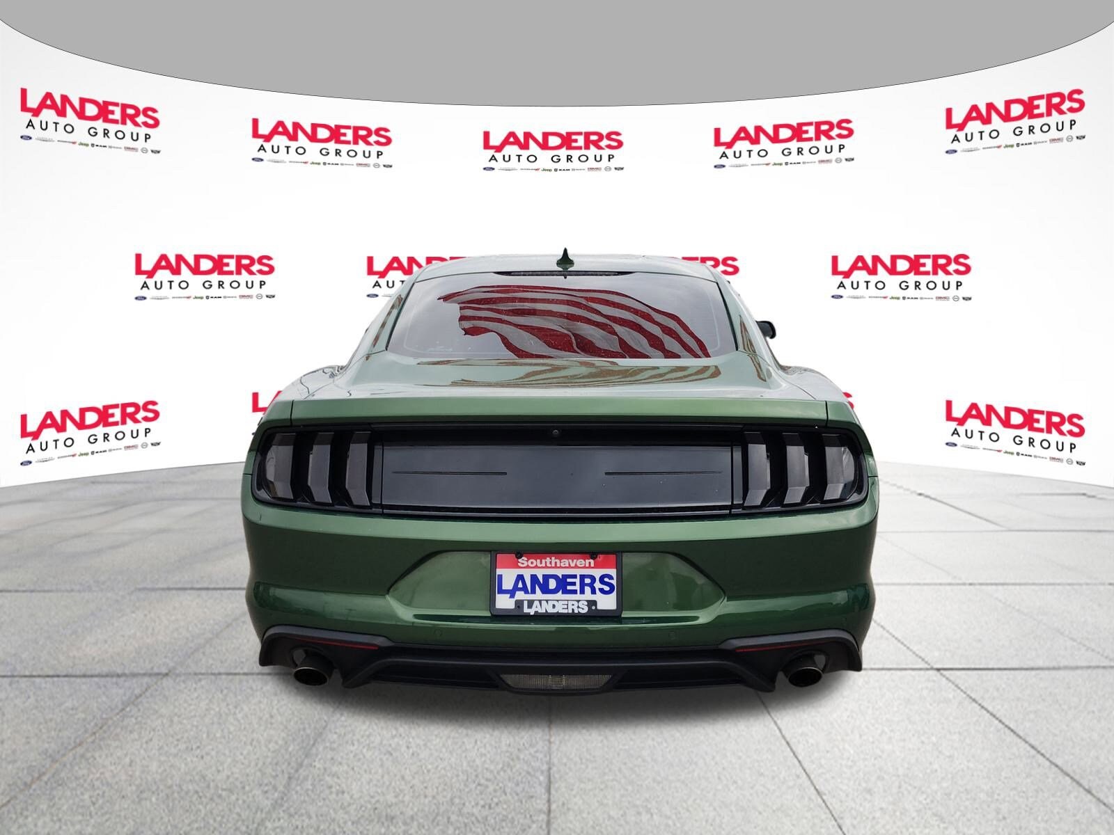 2022 Ford Mustang EcoBoost photo 4