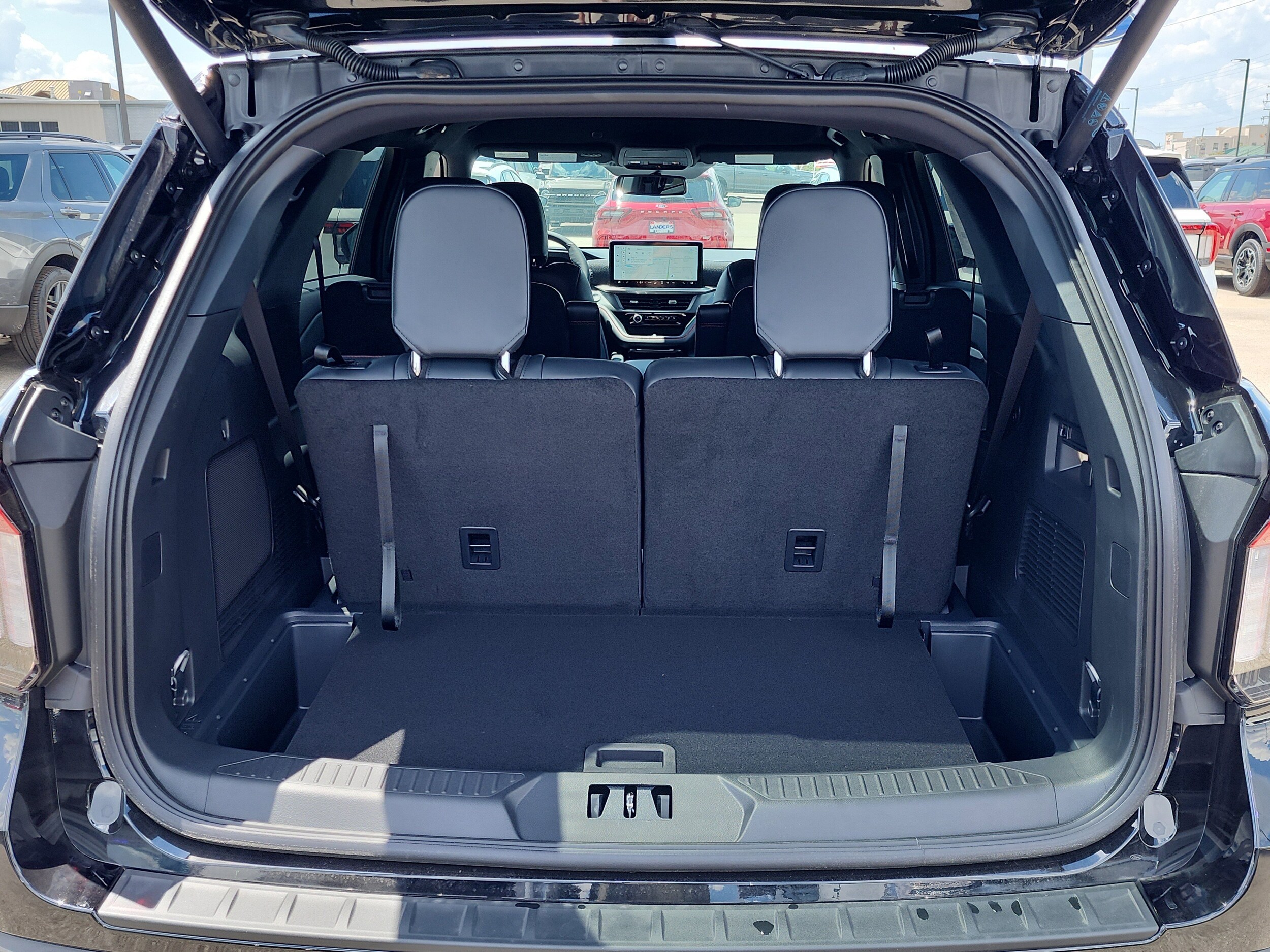 2025 Ford Explorer ST-Line photo 4