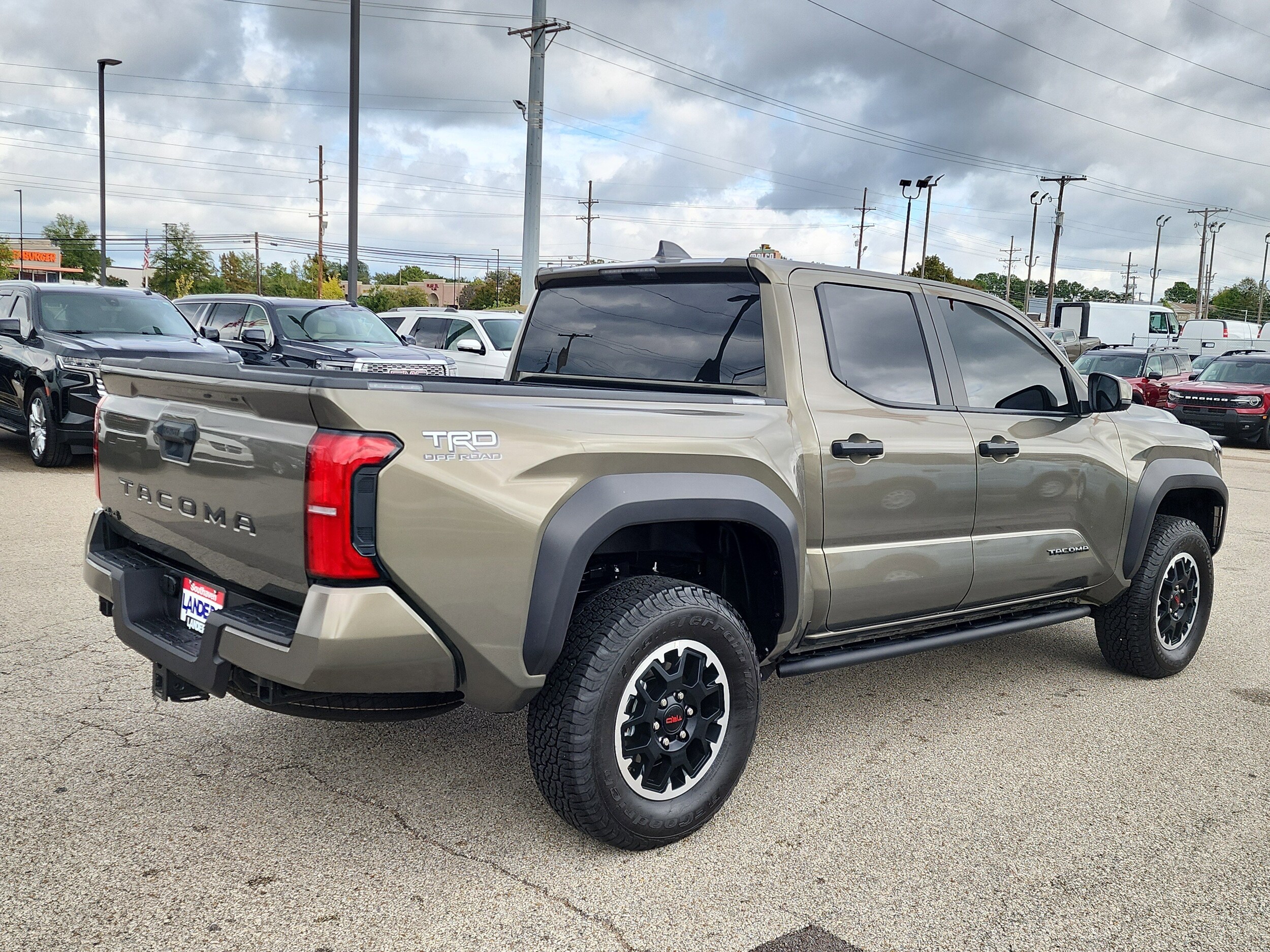 2025 Toyota Tacoma SR5 photo 3