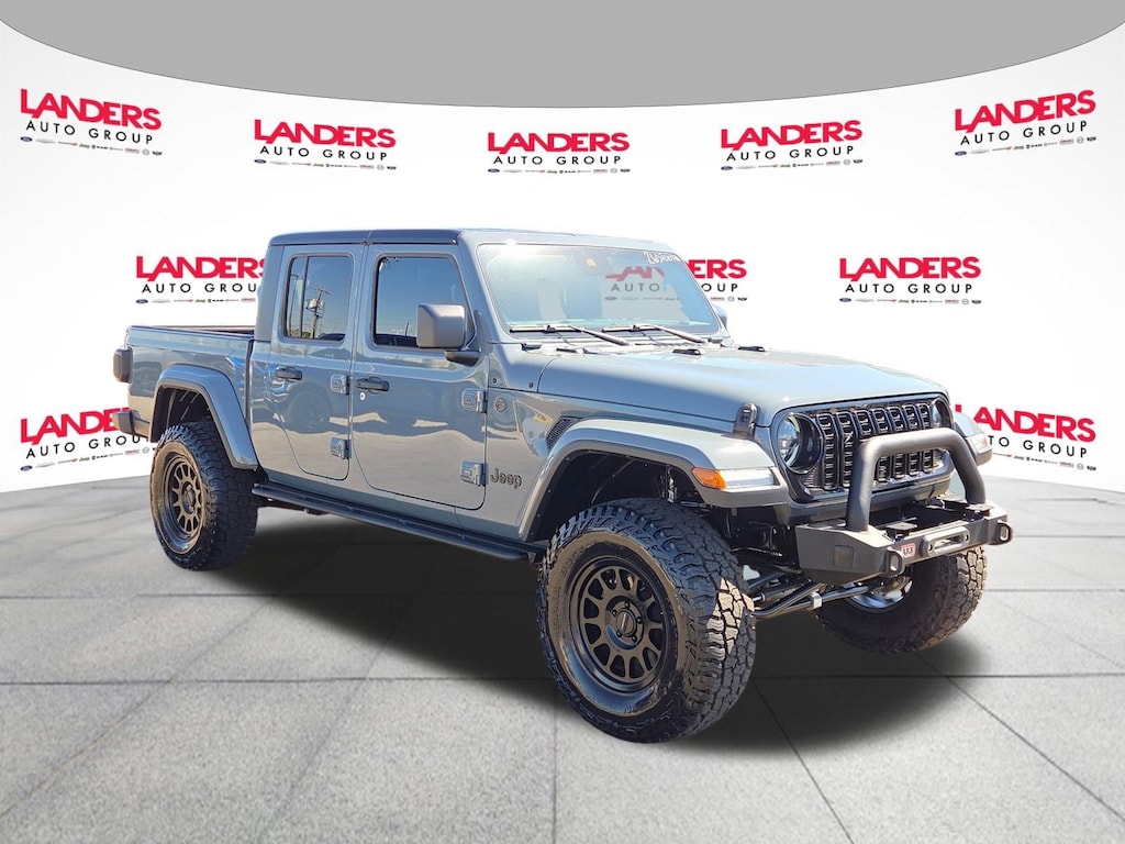 Used 2025 Jeep Gladiator Willys Truck Crew Cab