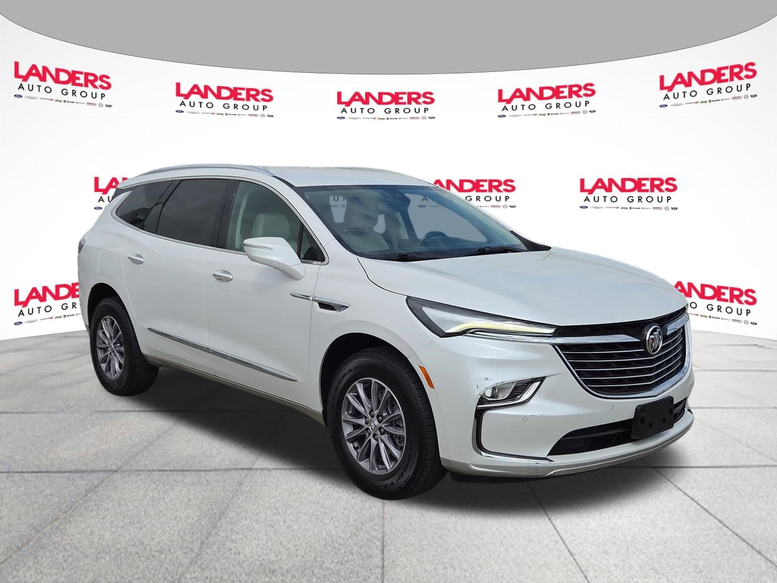 2023 Buick Enclave Essence's photo