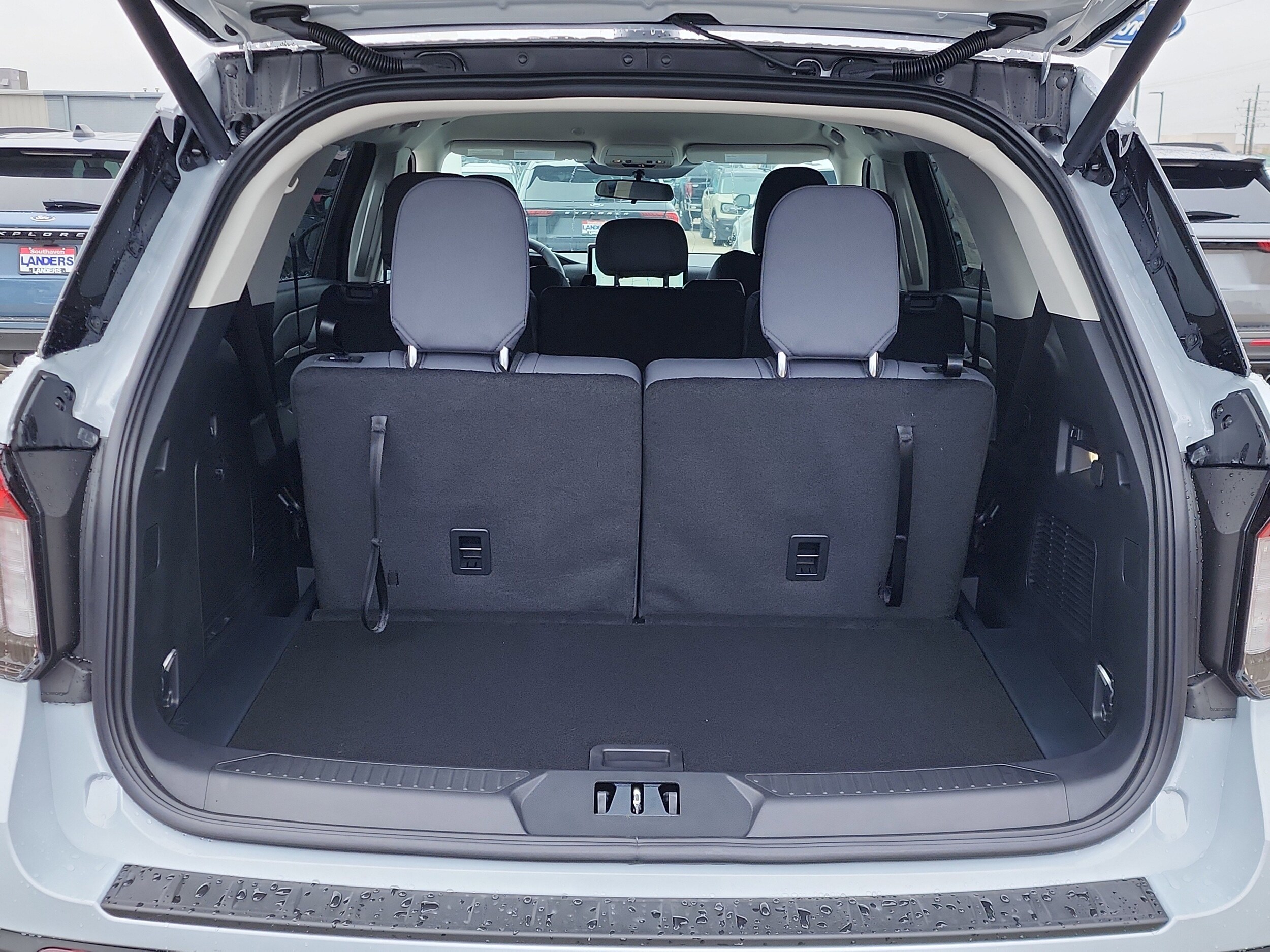 2026 Ford Explorer photo 2