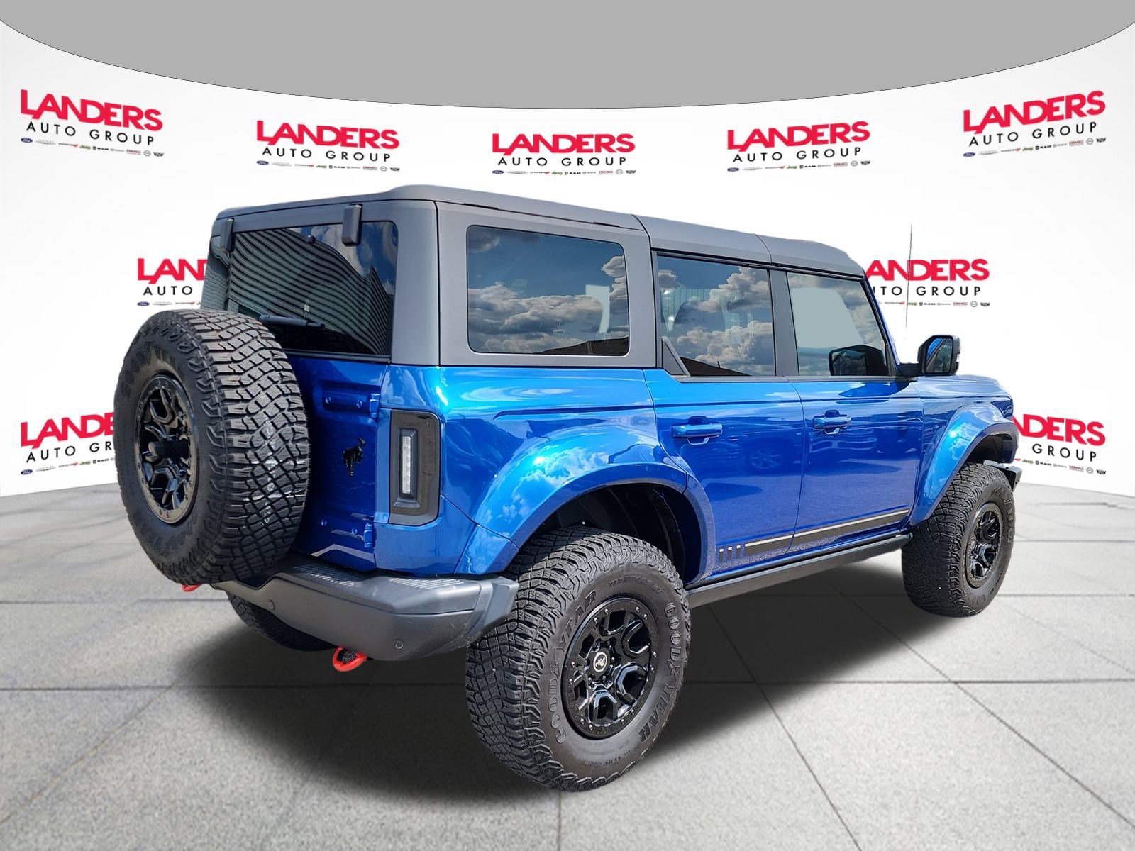 2021 Ford Bronco First Edition photo 2