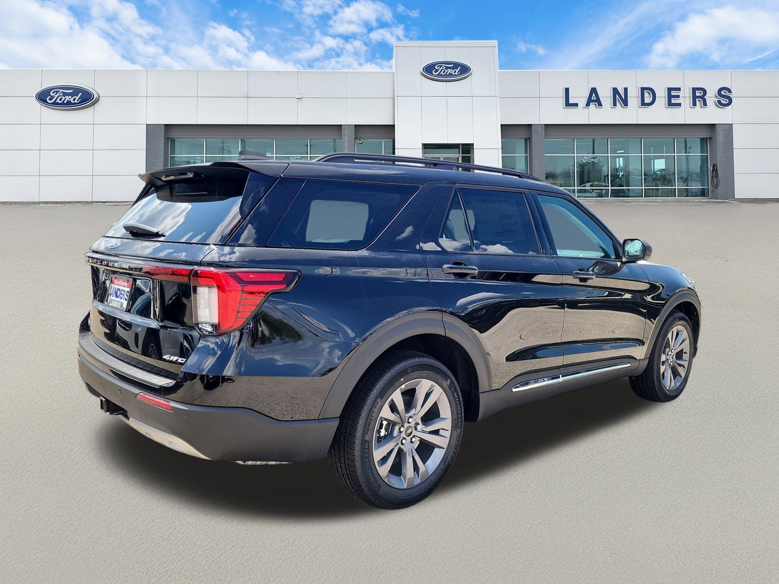 2025 Ford Explorer photo 3