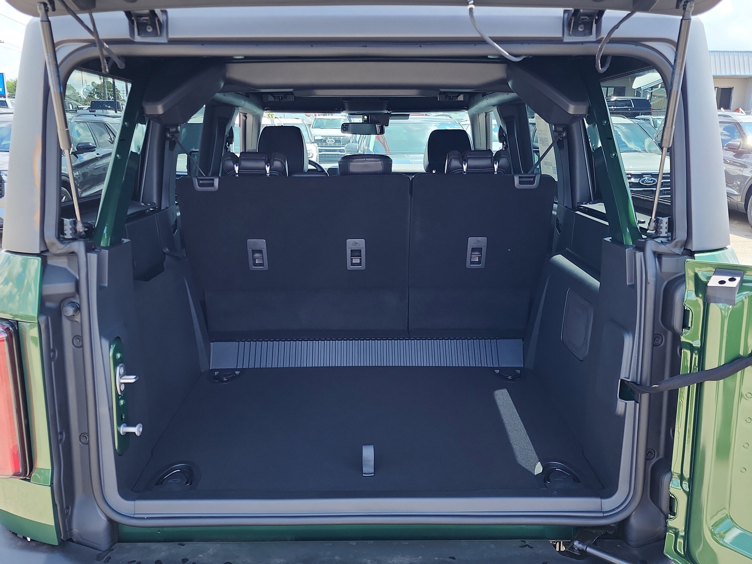 2025 Ford Bronco Outer Banks photo 2