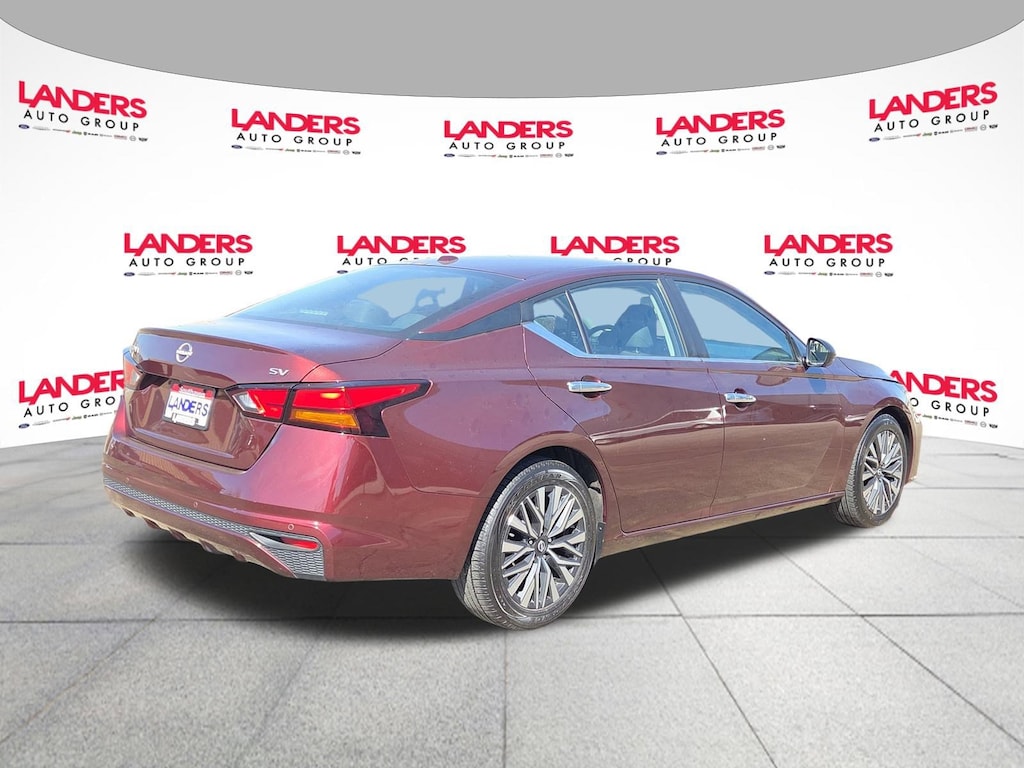 Used 2024 Nissan Altima 2.5 SV Sedan