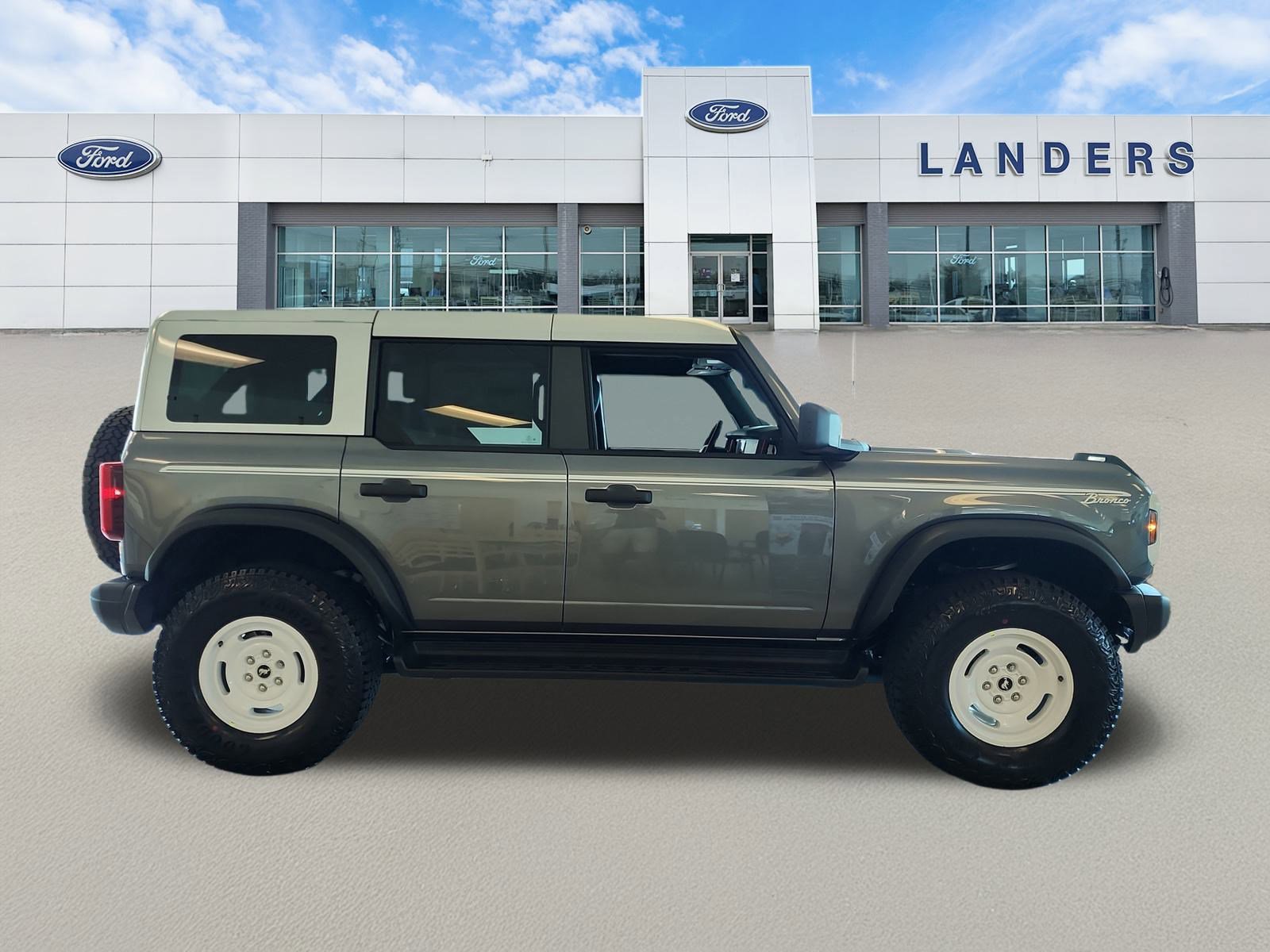 2025 Ford Bronco Heritage First Edition photo 2
