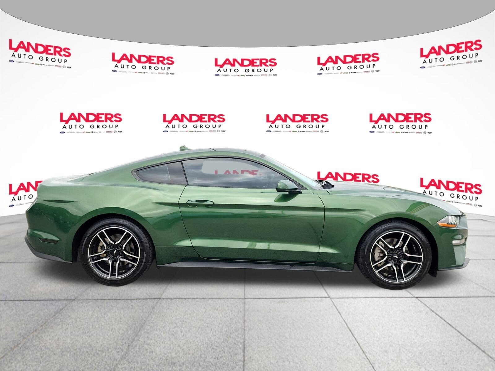 2022 Ford Mustang EcoBoost photo 2