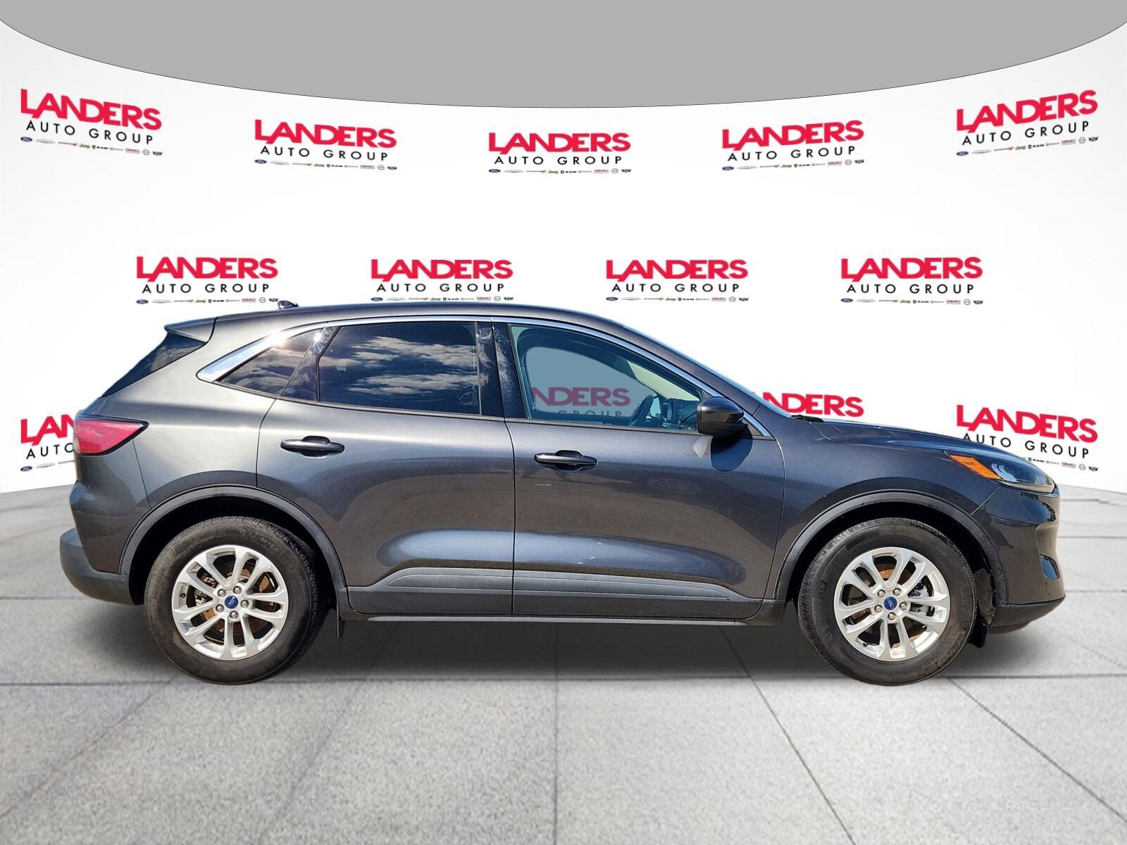 2020 Ford Escape SE photo 2