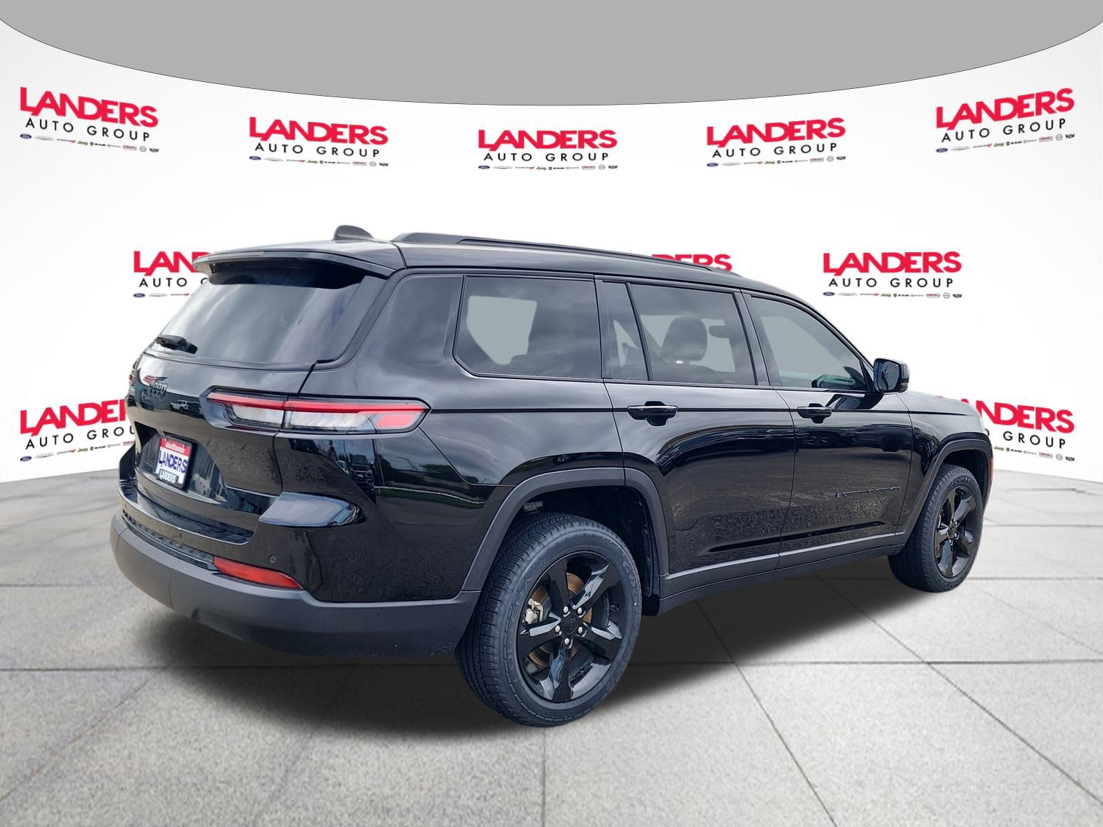 2023 Jeep Grand Cherokee Altitude photo 3